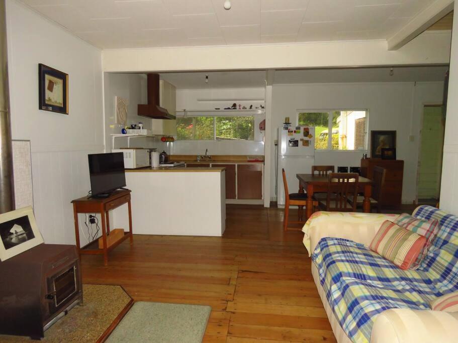Rustic Charmer in Cable Bay view 3