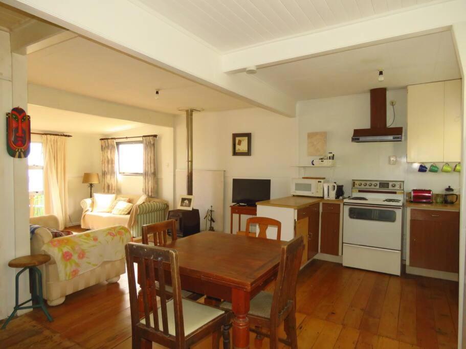 Rustic Charmer in Cable Bay view 4