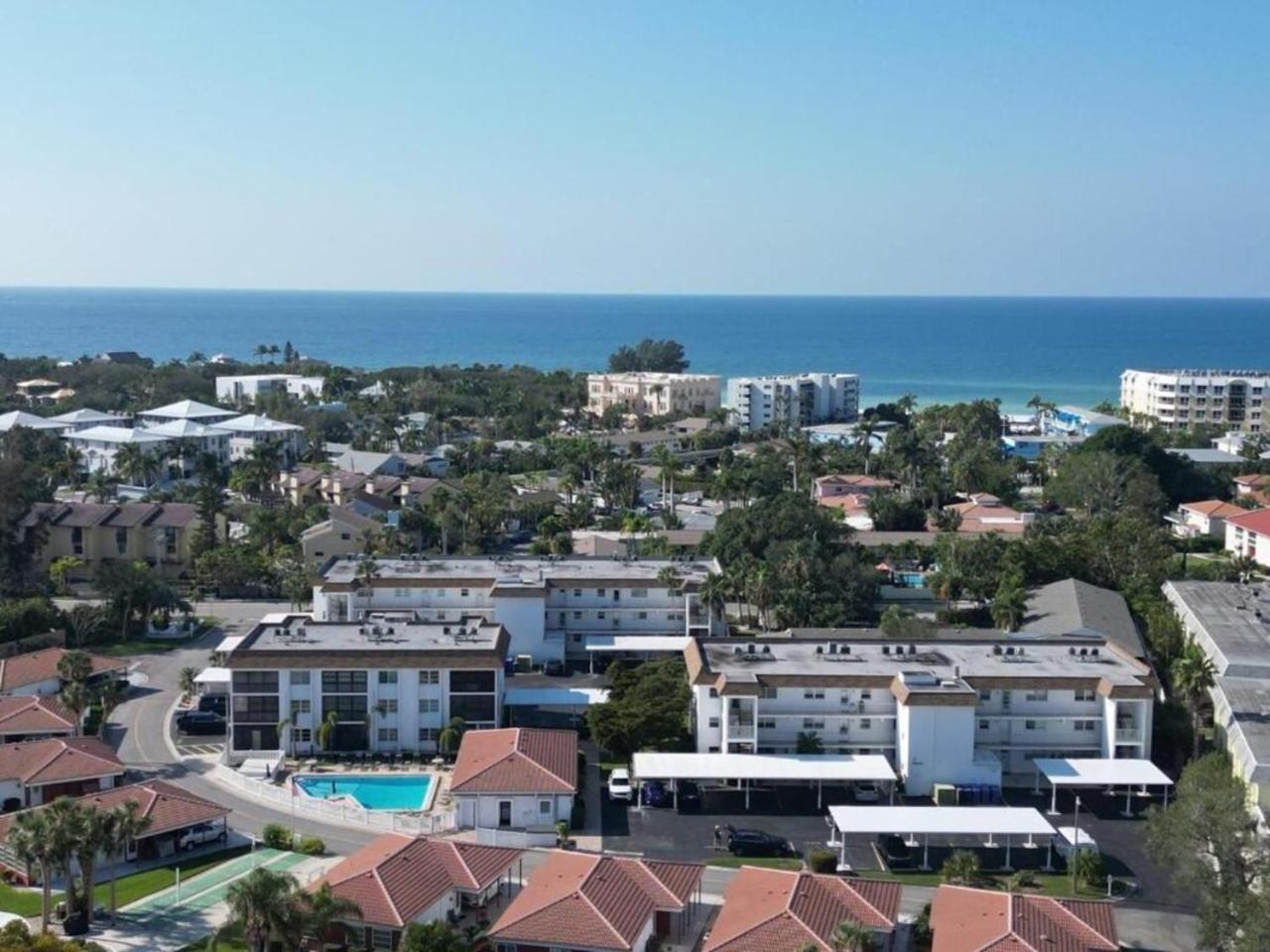 2 bed 2 bath centrally located on Siesta Key view 5