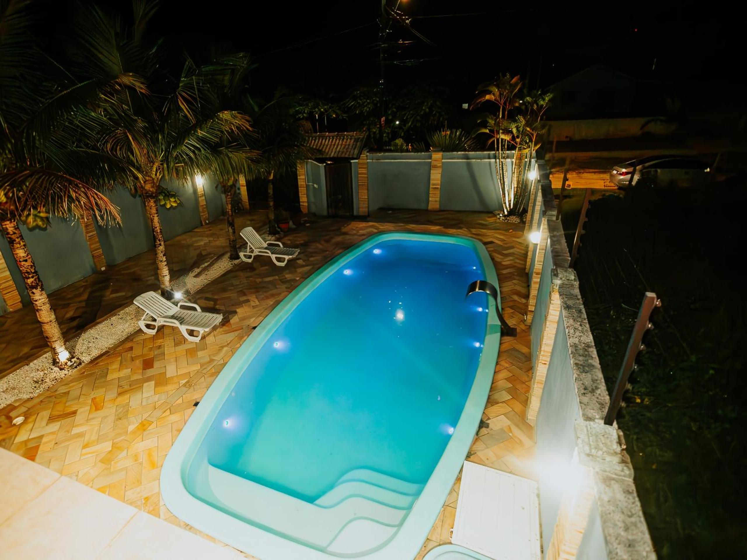 Casa com piscina na Praia de Guaratuba