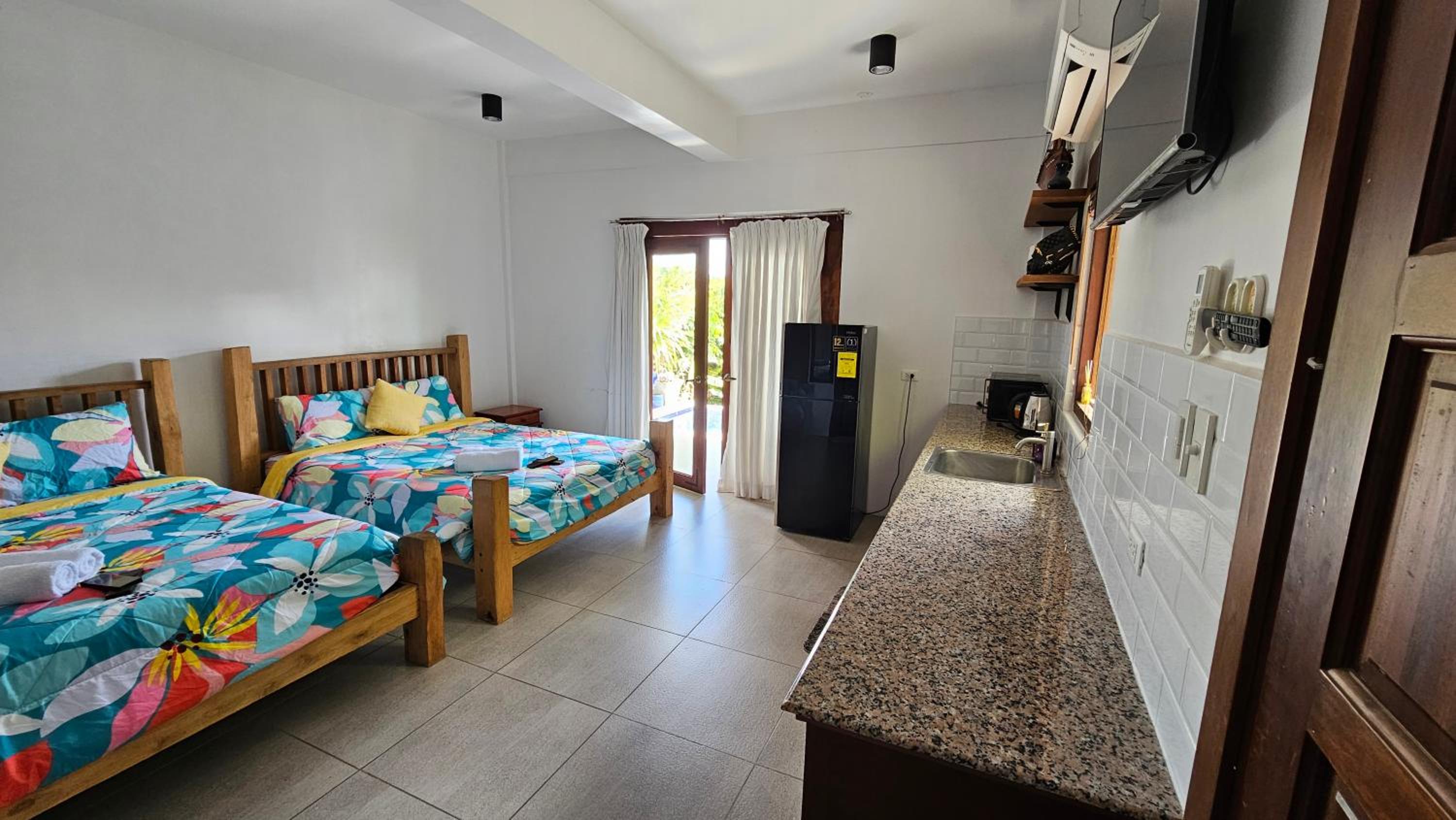 1 bedroom ensuite with mini infinity pool view 5