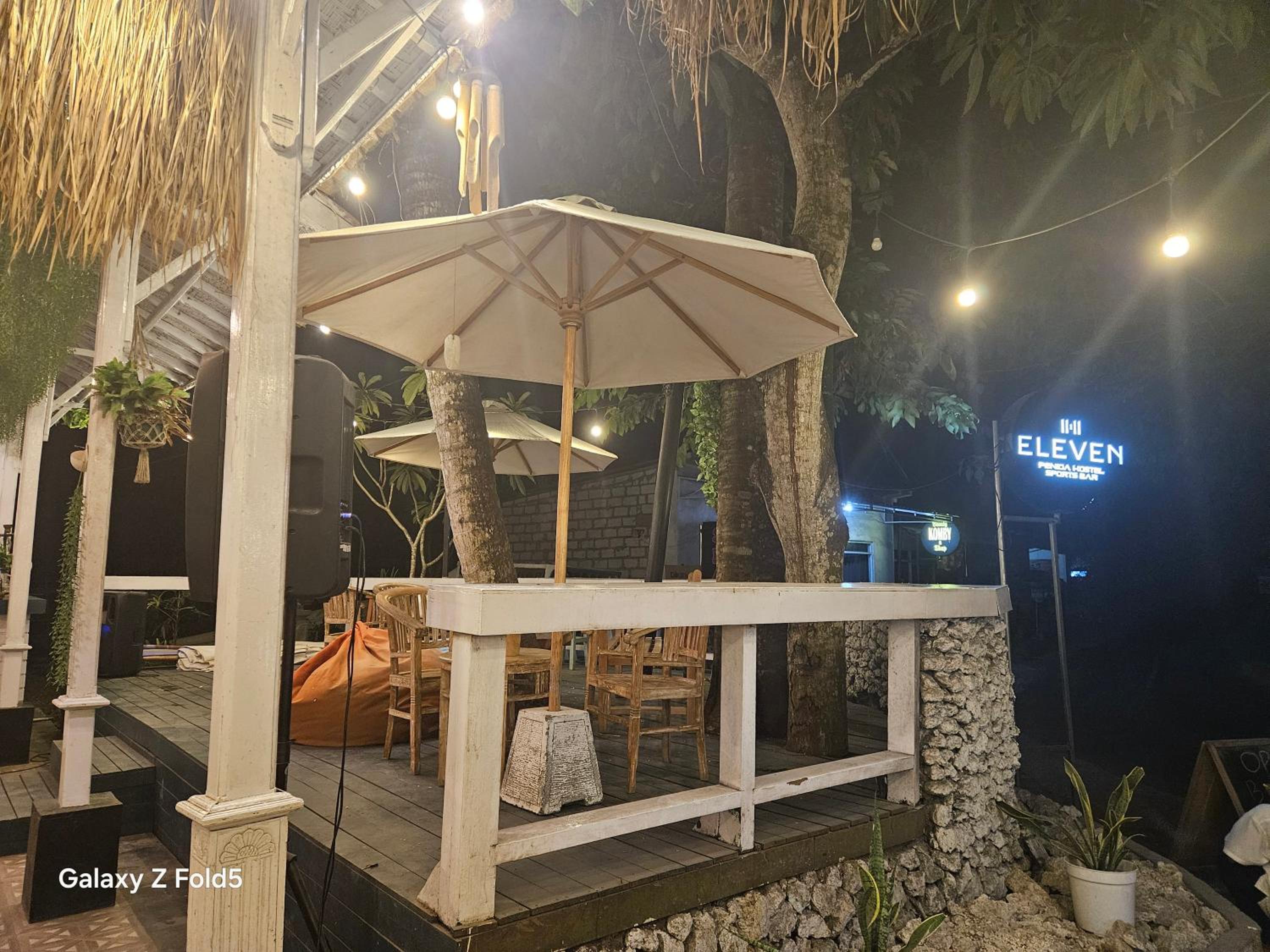 ELEVEN PENIDA HOSTEL SPORTS bar view 5