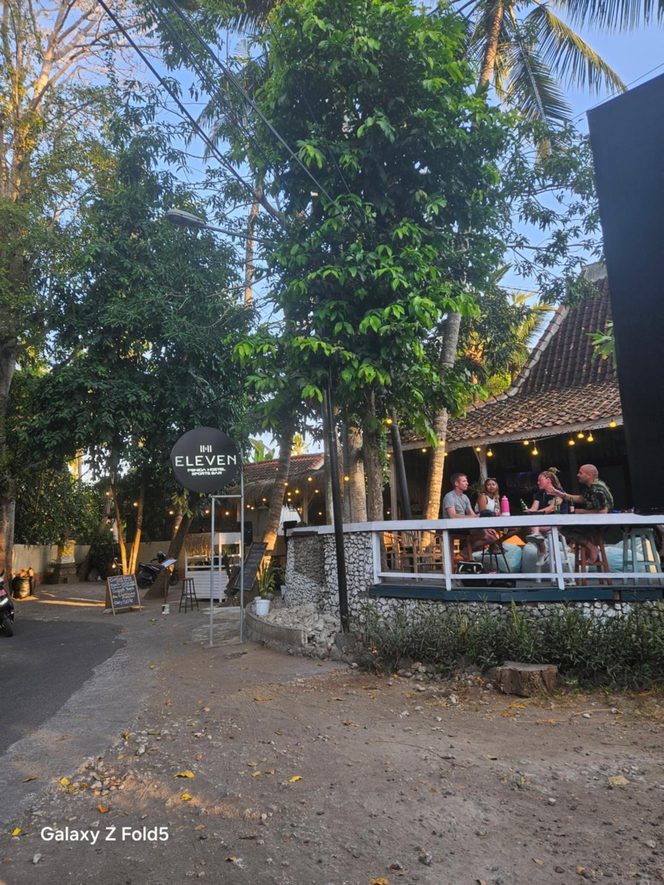 ELEVEN PENIDA HOSTEL SPORTS bar view 3