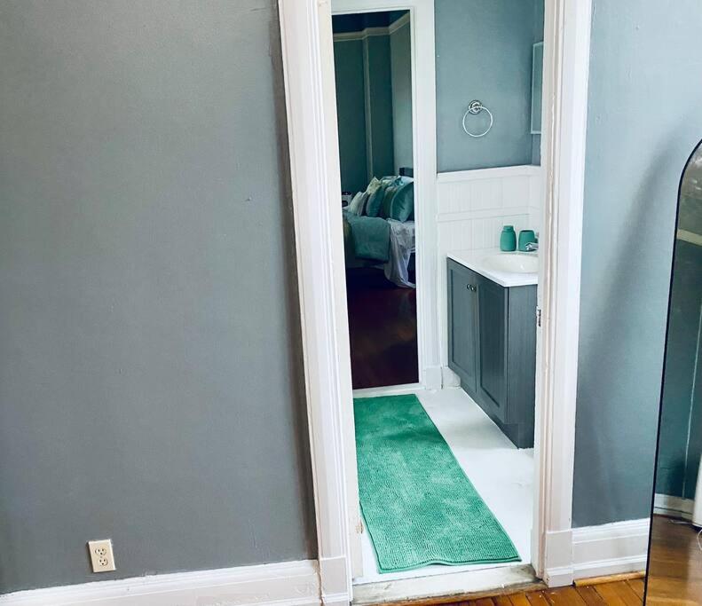 Historic Downtown 3bdr with Pool Table