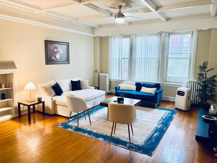Historic Downtown 3bdr with Pool Table
