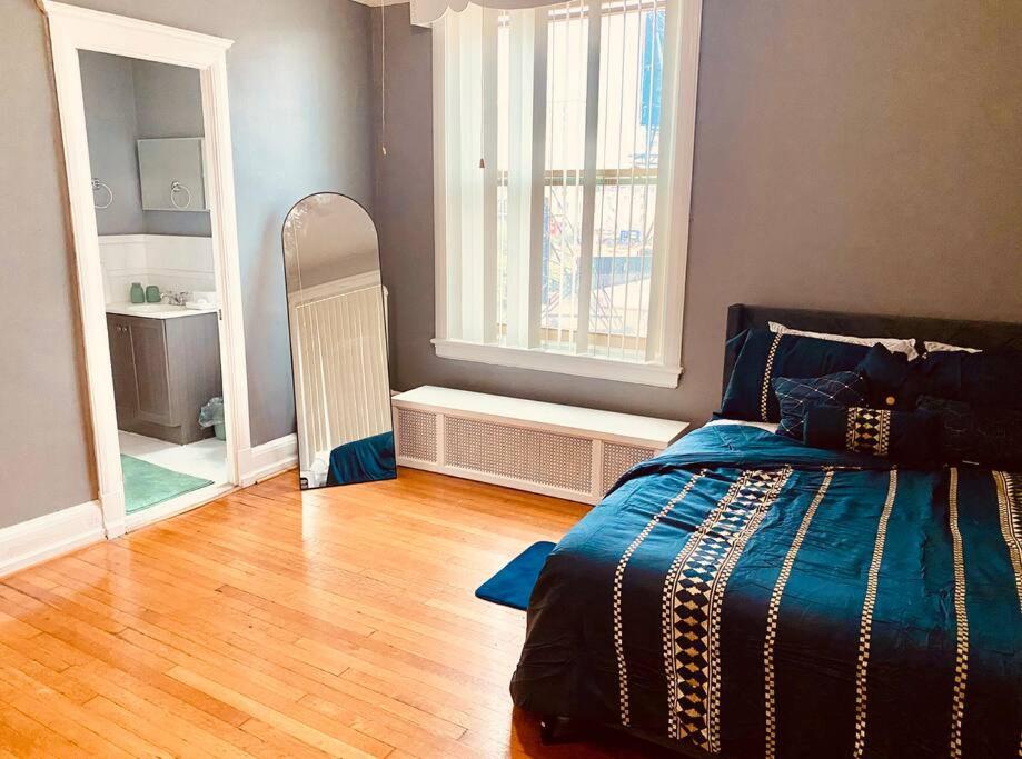Historic Downtown 3bdr with Pool Table