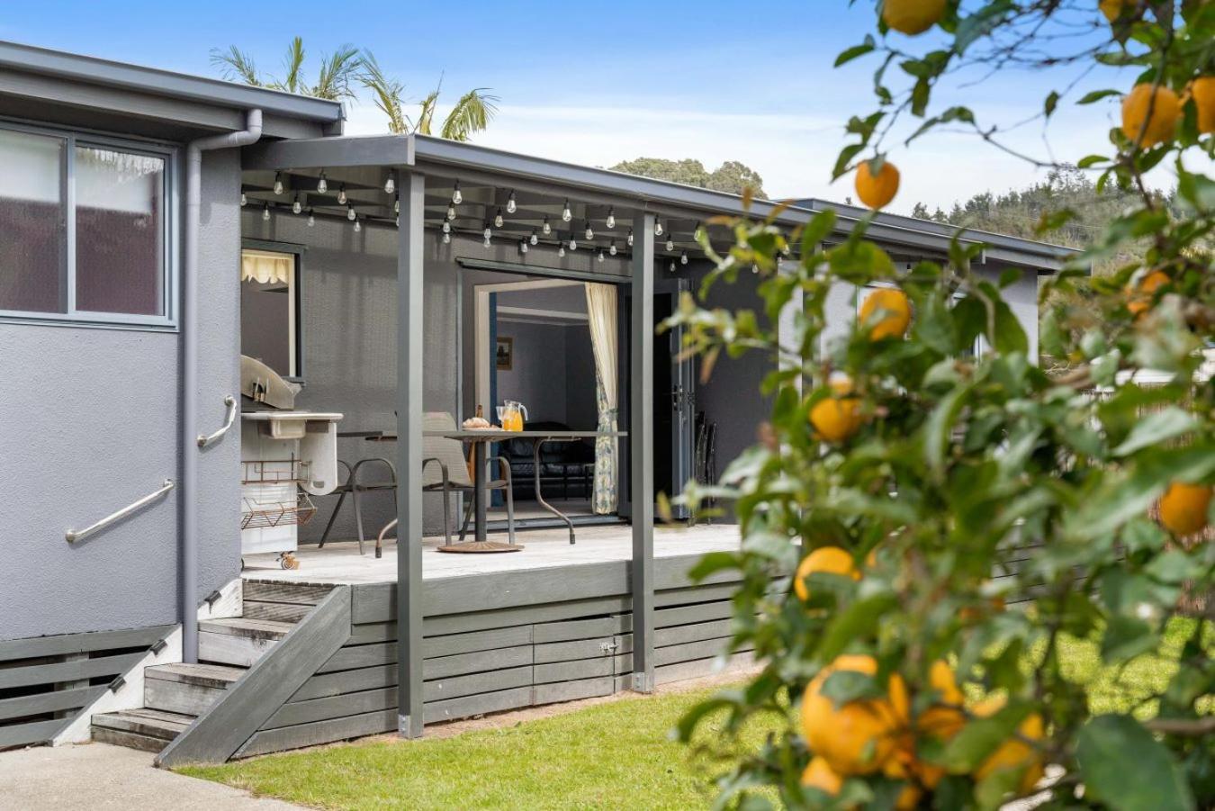 Holidays on Hampton - House plus sleep-out view 2