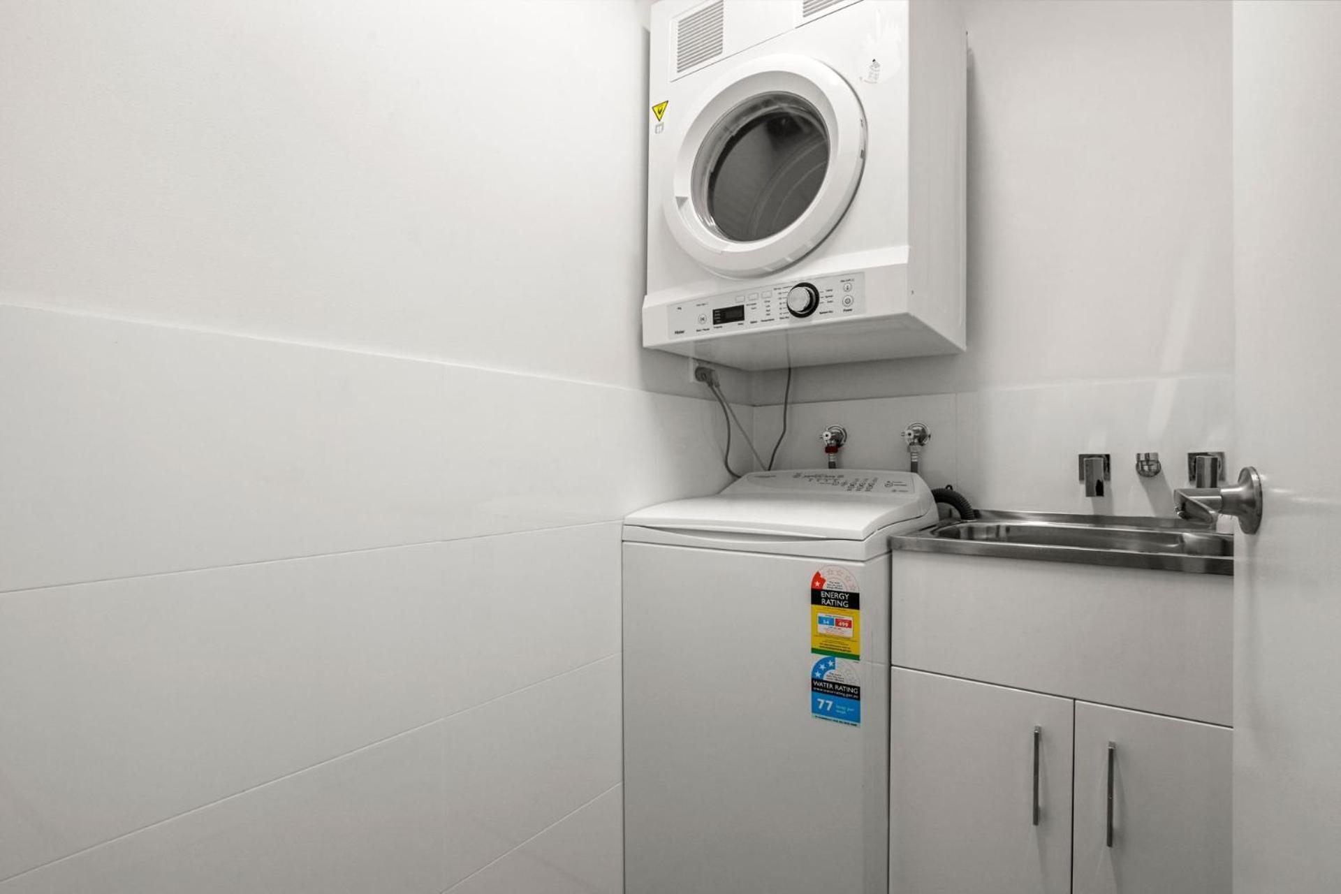 Monterey Lodge Unit 17, 27 Warne Tce Kings Beach