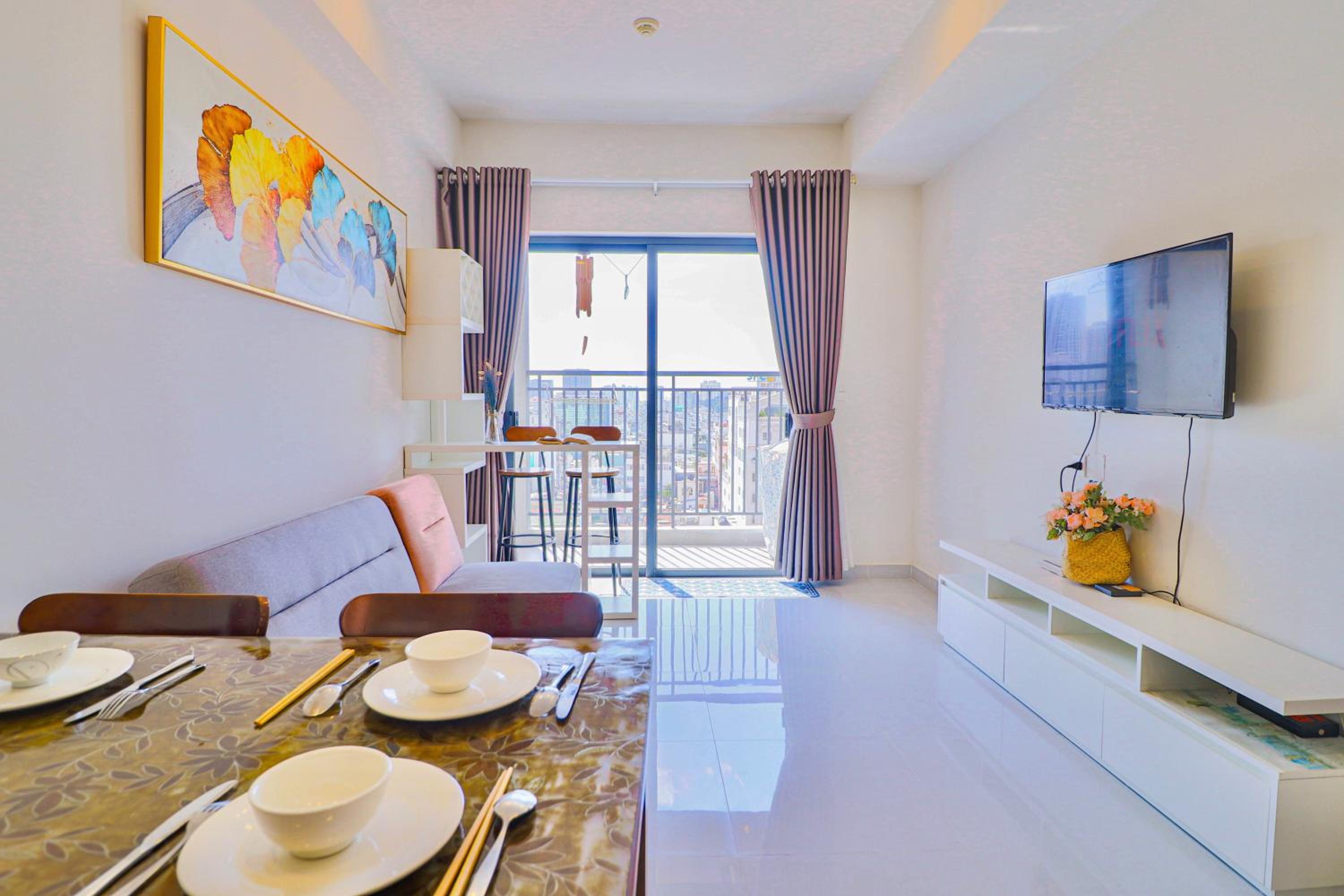 SOHO Suites - Saigon Central, 5-Min-To-Bui Vien Street