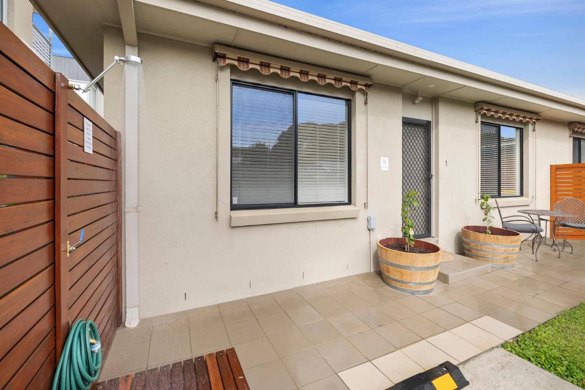 Superb Esplanade Beach House 8