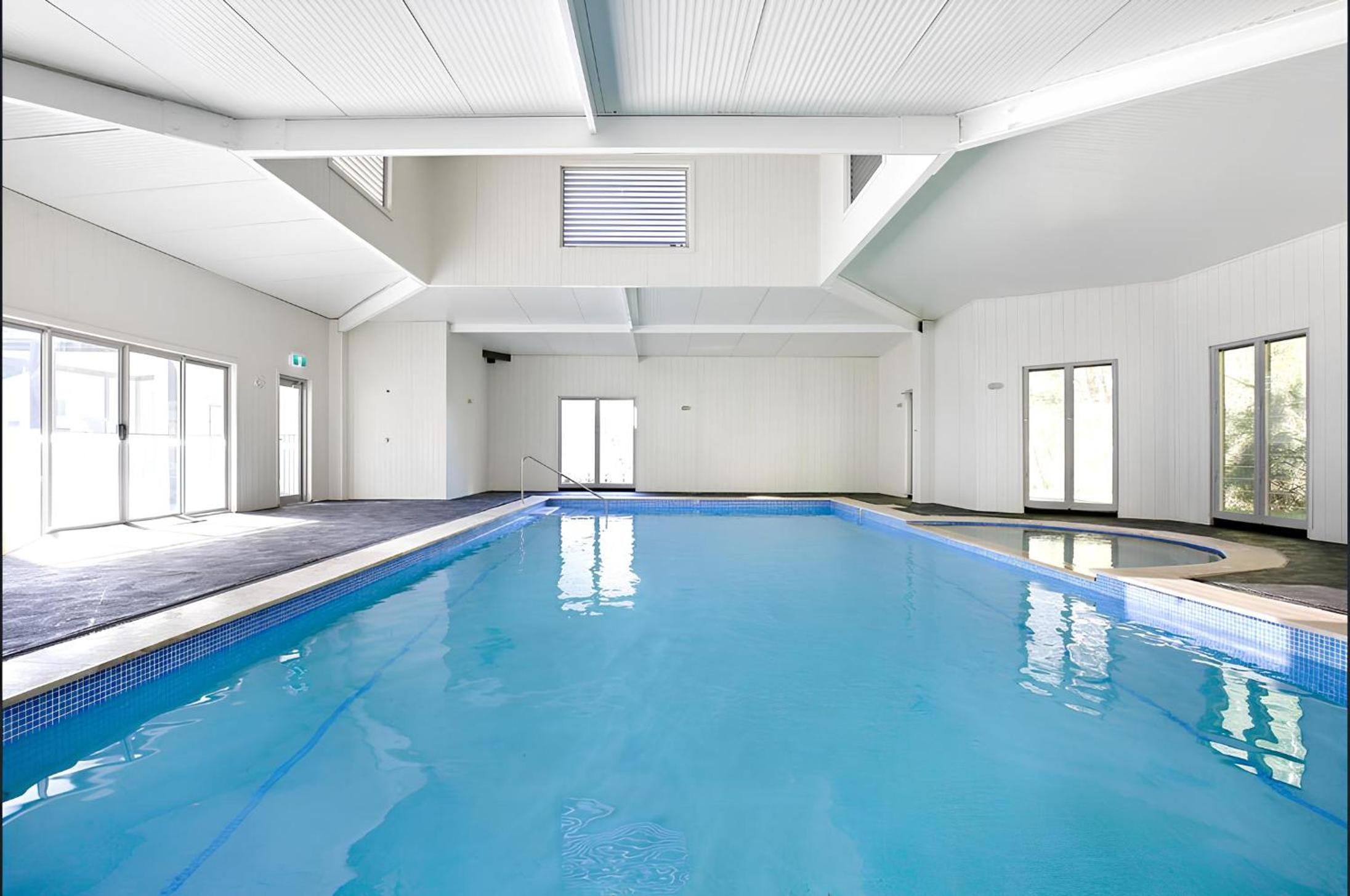 Basin Breeze Retreat Private House with Shared Pool