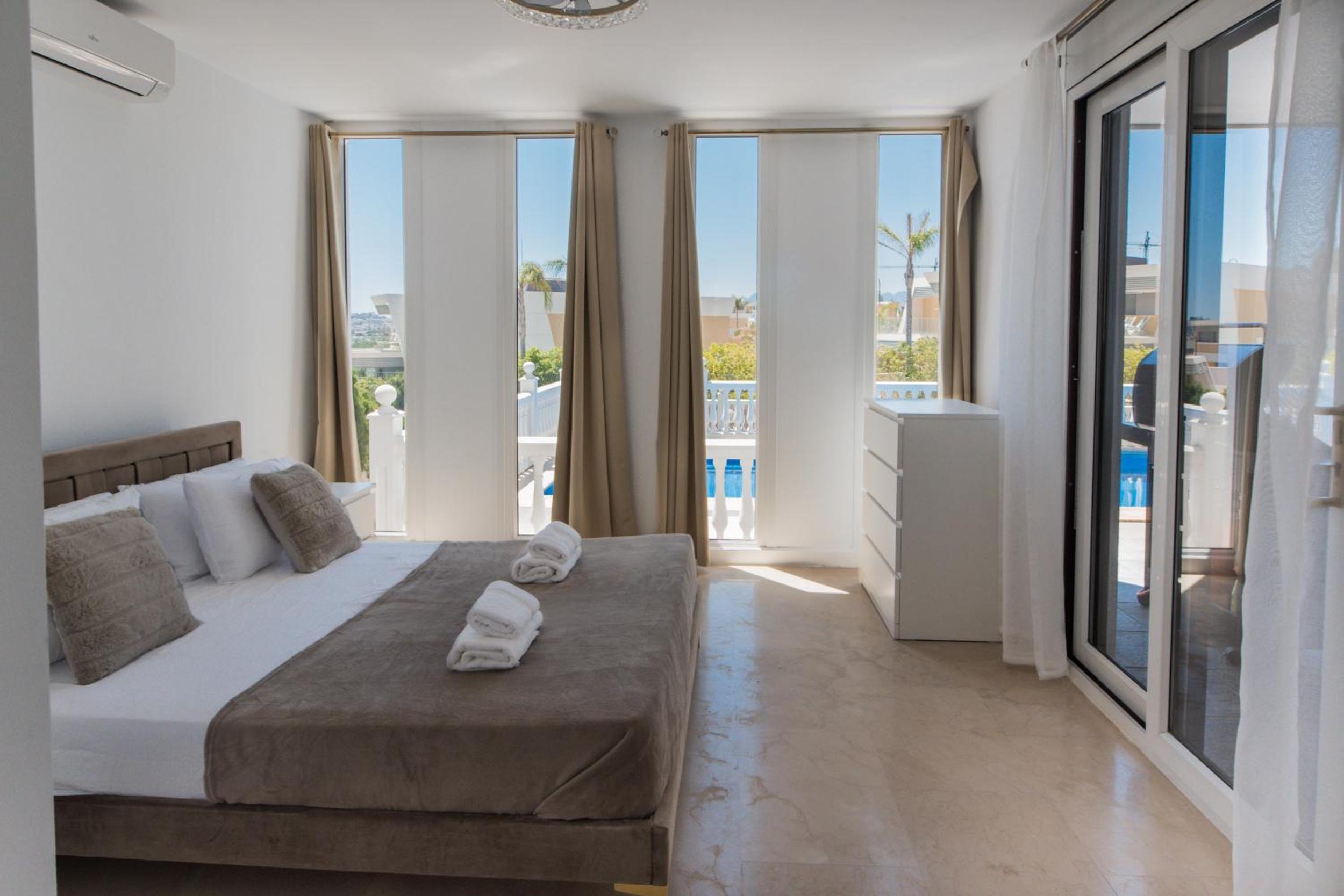 Dream beach-side villa with sea views & close to golf view 4
