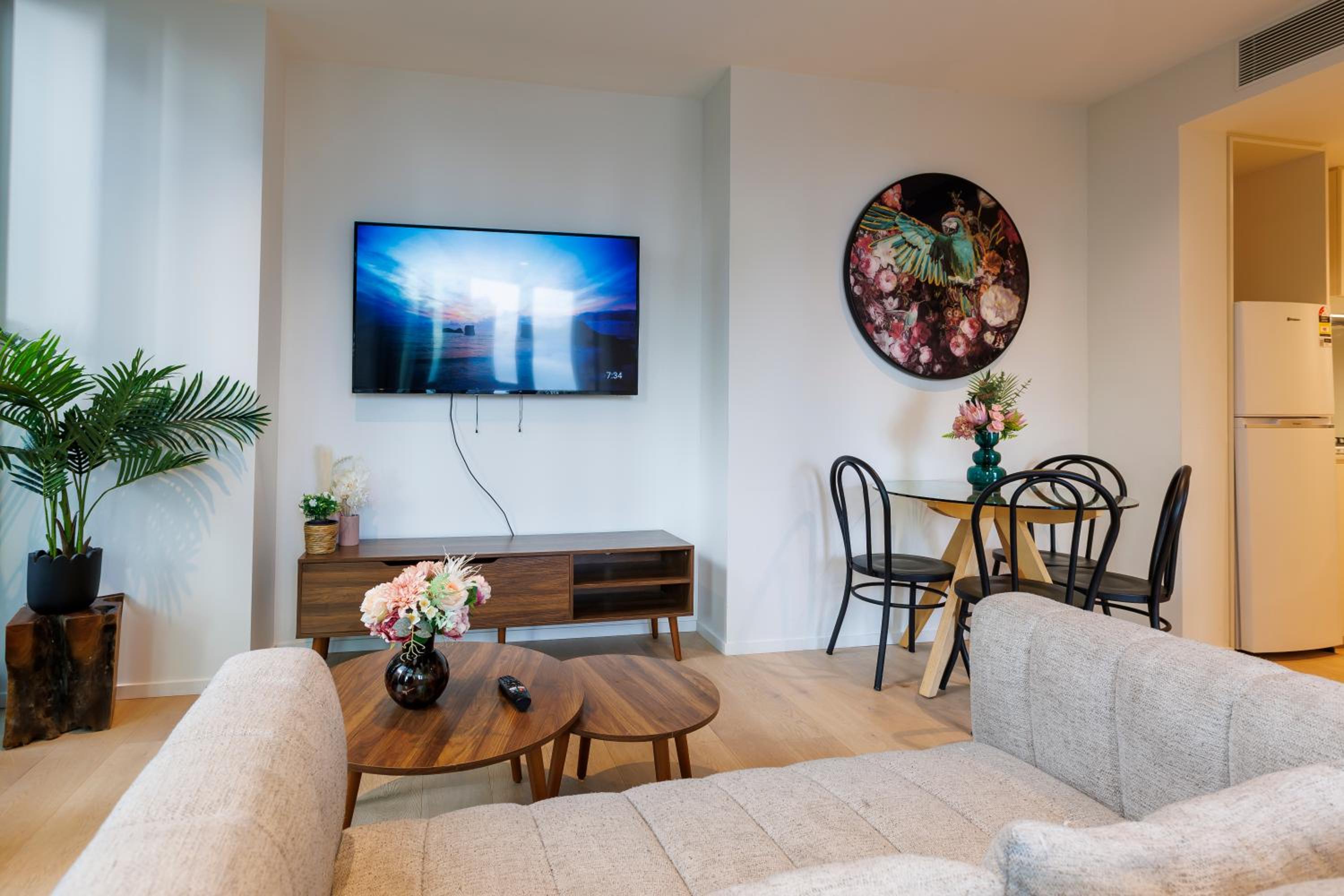 Luxe Lofts- Melbourne Square Apartments