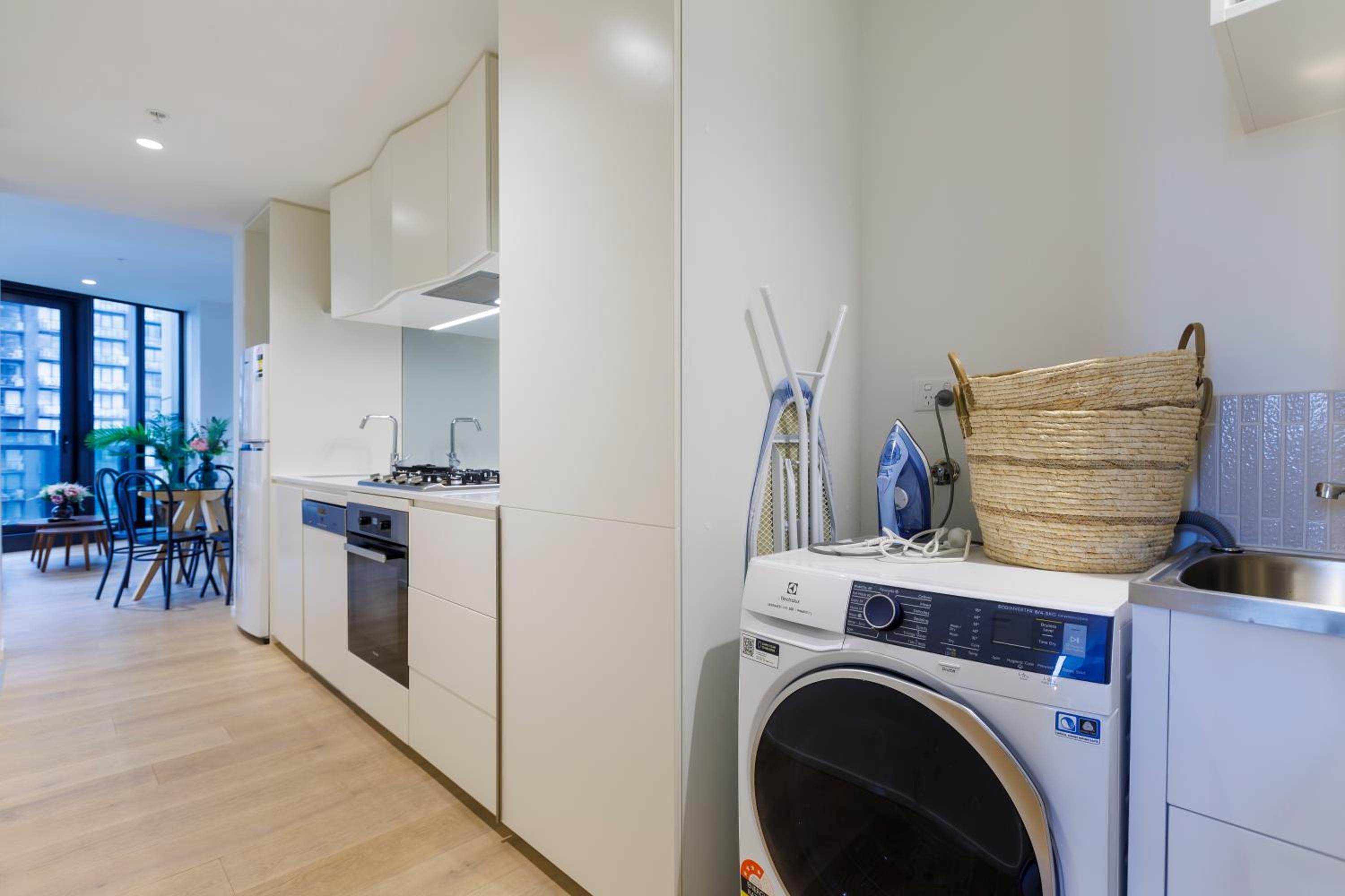 Luxe Lofts- Melbourne Square Apartments