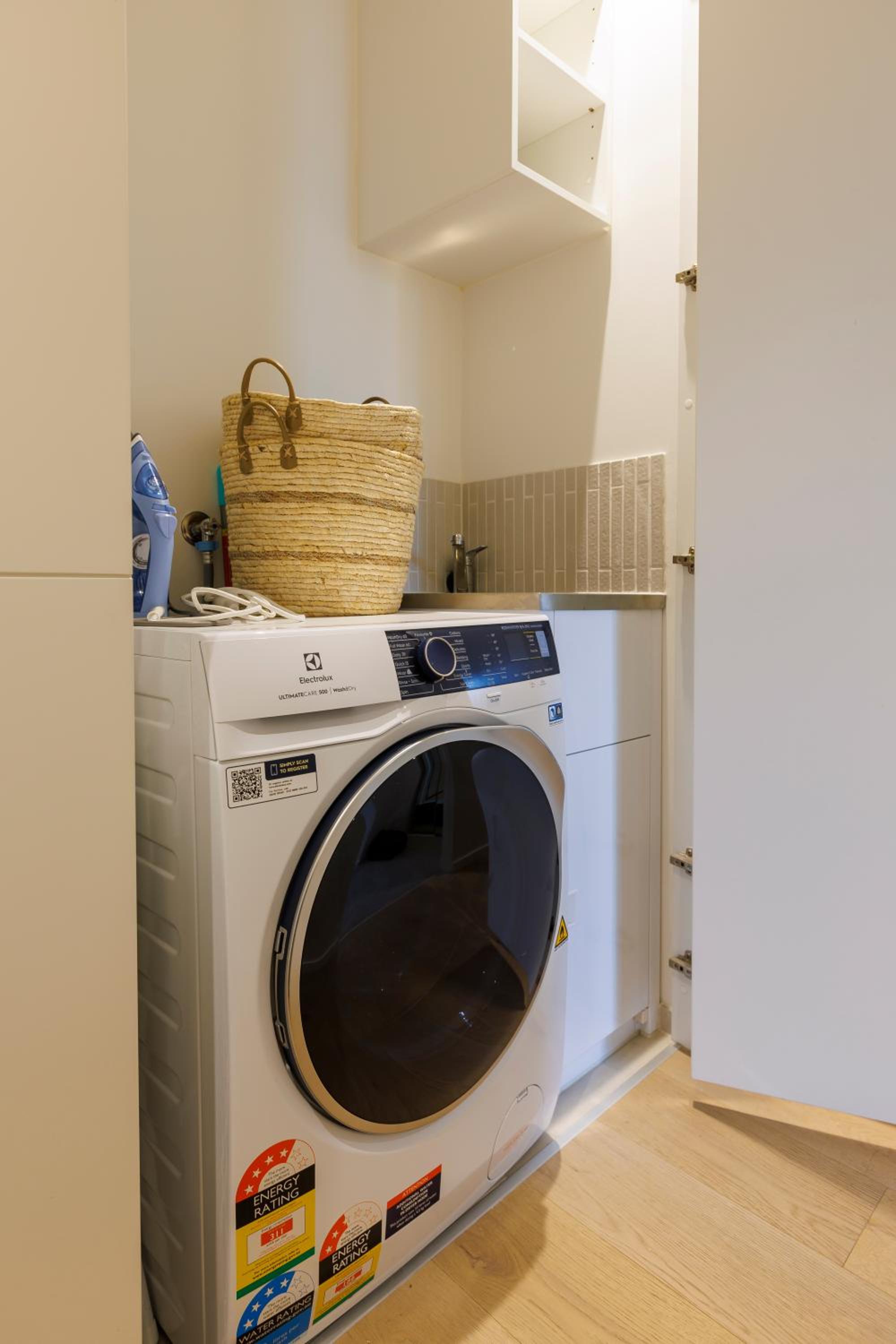 Luxe Lofts- Melbourne Square Apartments