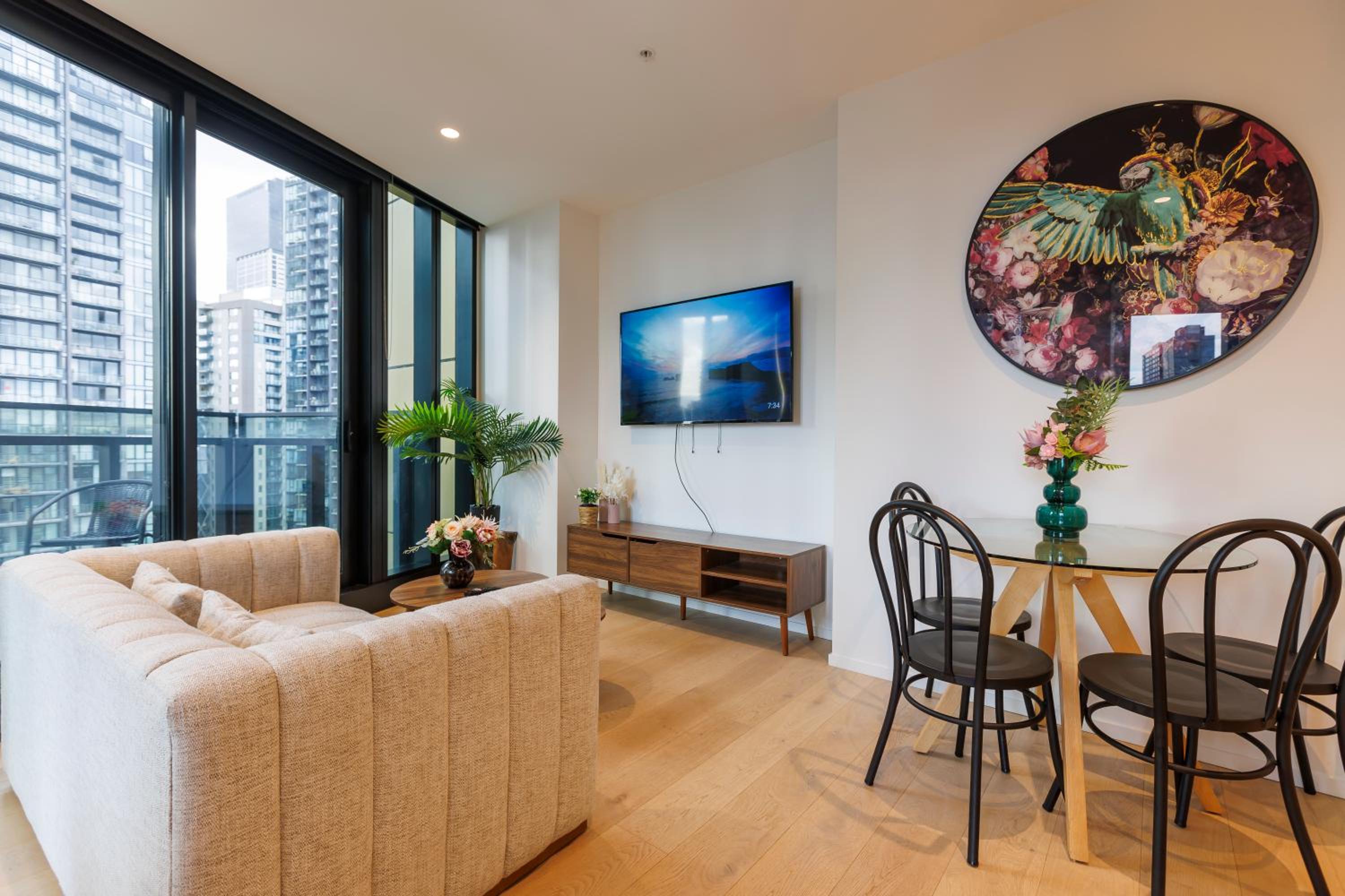 Luxe Lofts- Melbourne Square Apartments
