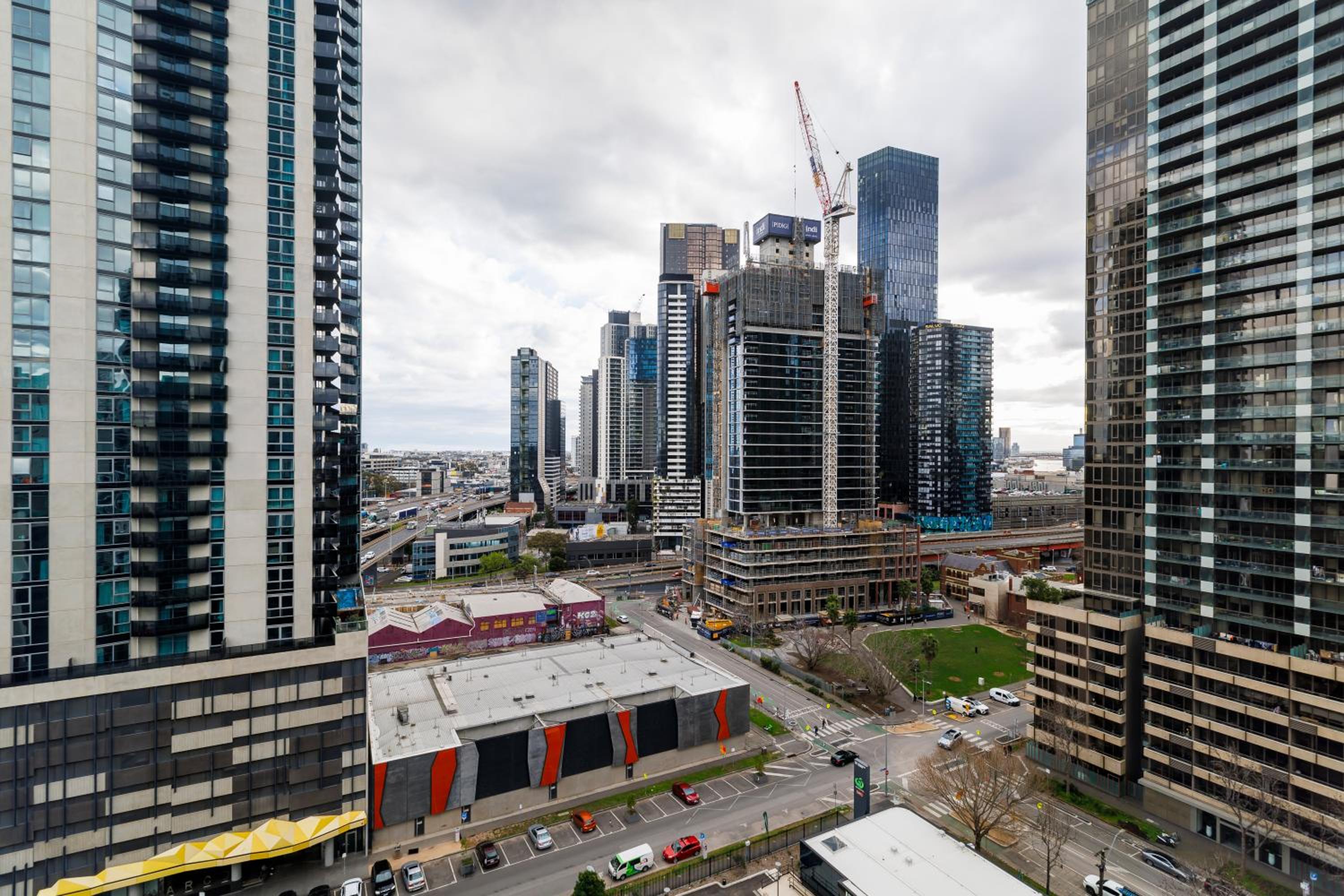 Luxe Lofts- Melbourne Square Apartments