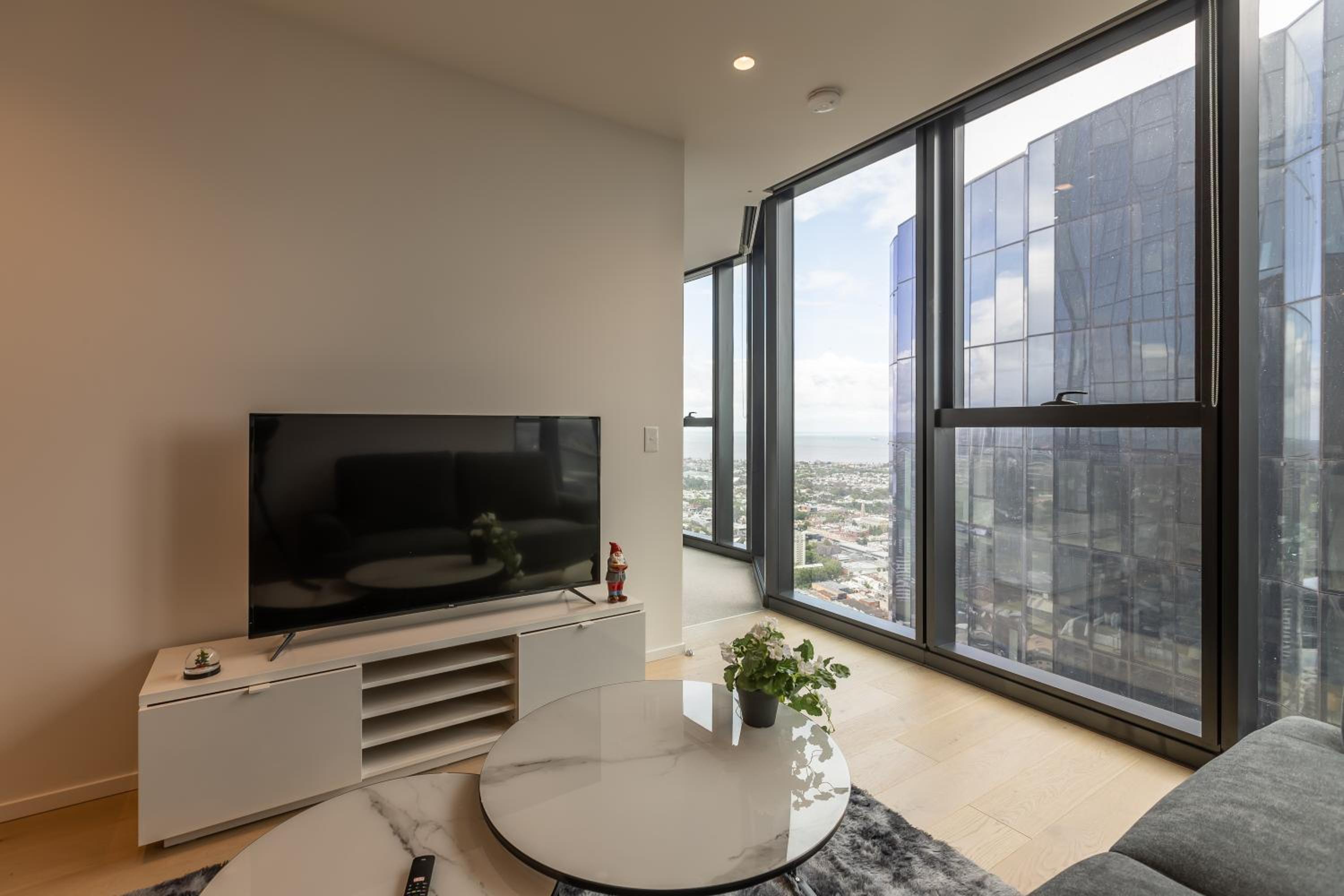 Luxe Lofts- Melbourne Square Apartments