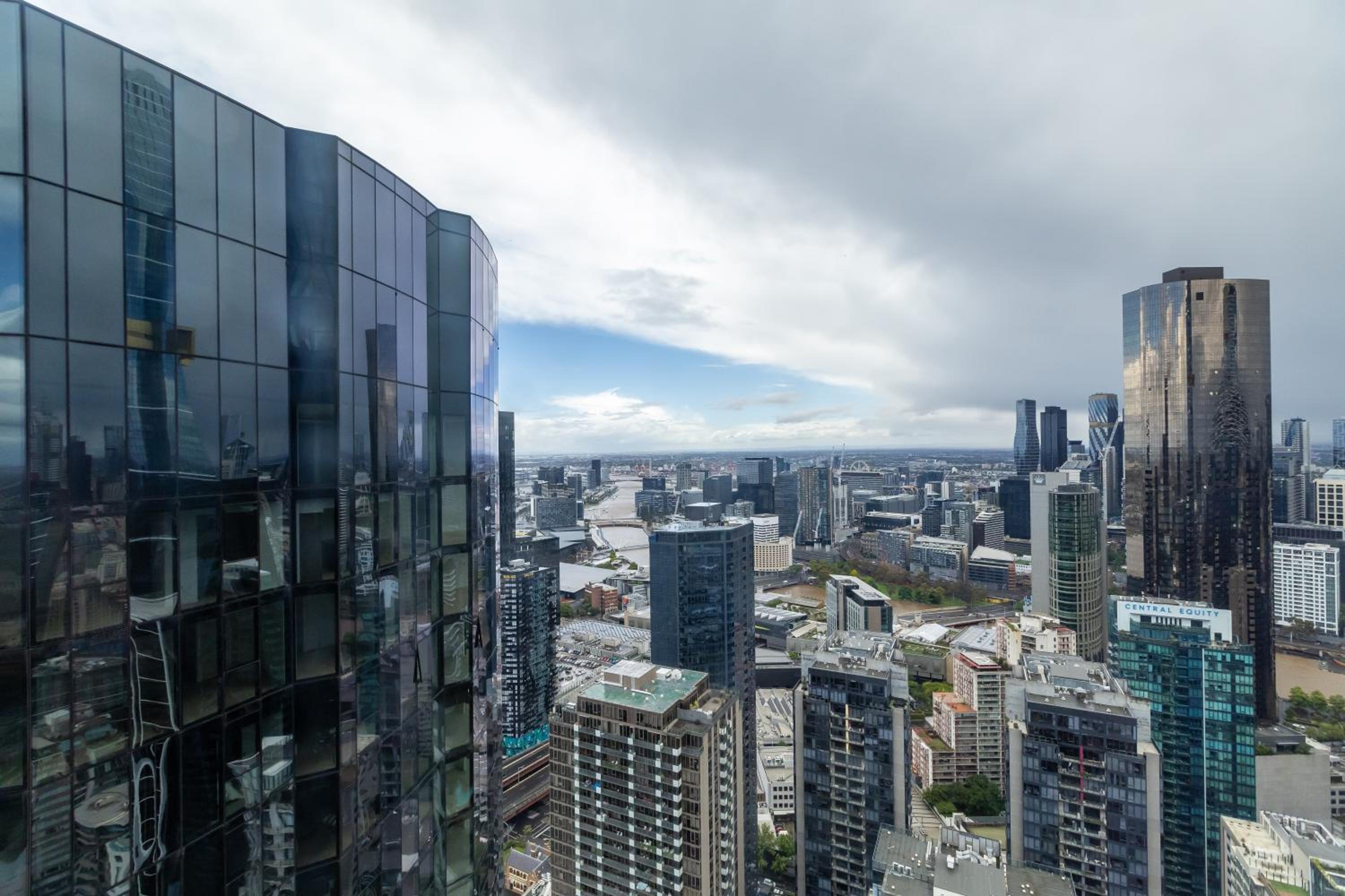 Luxe Lofts- Melbourne Square Apartments