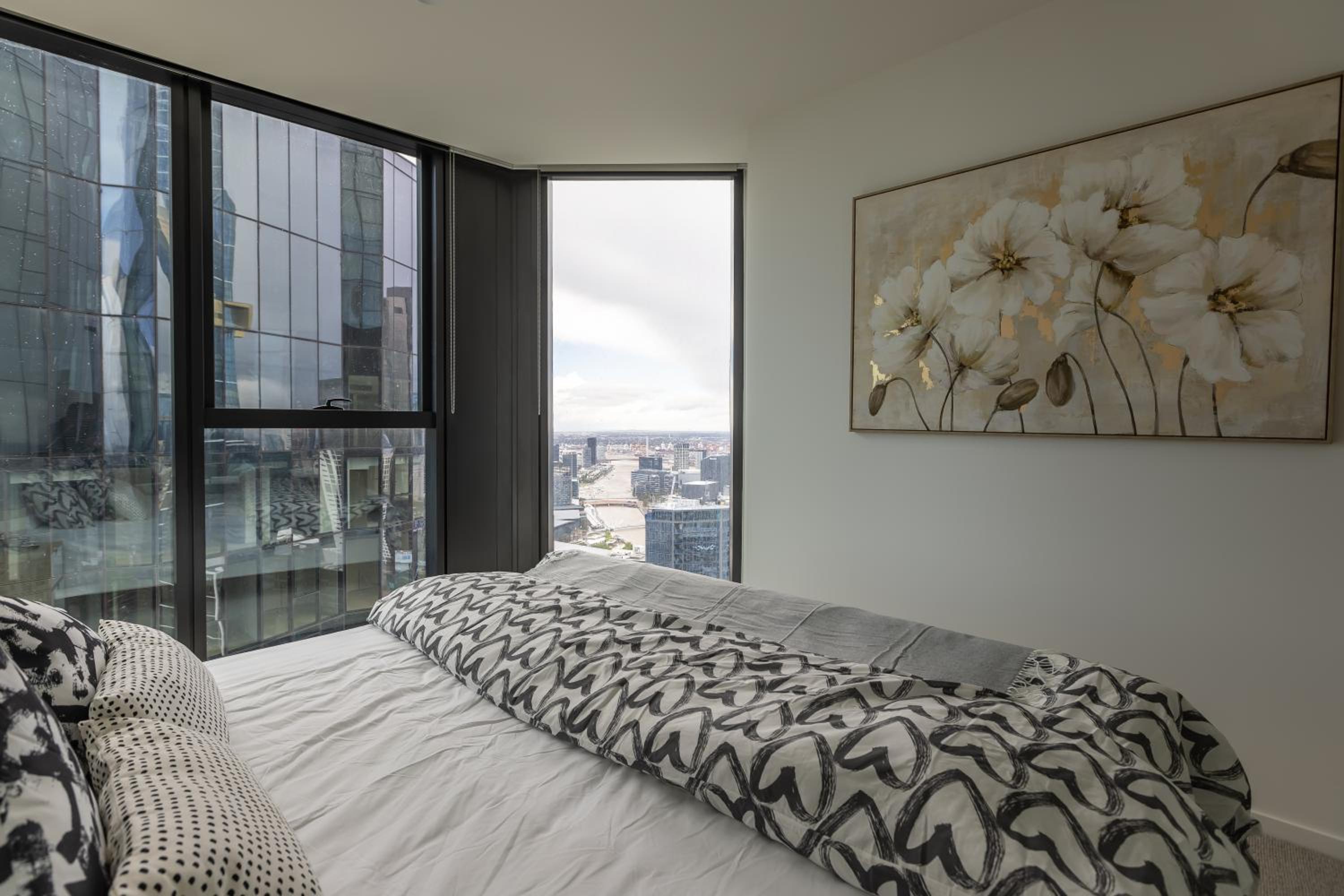 Luxe Lofts- Melbourne Square Apartments