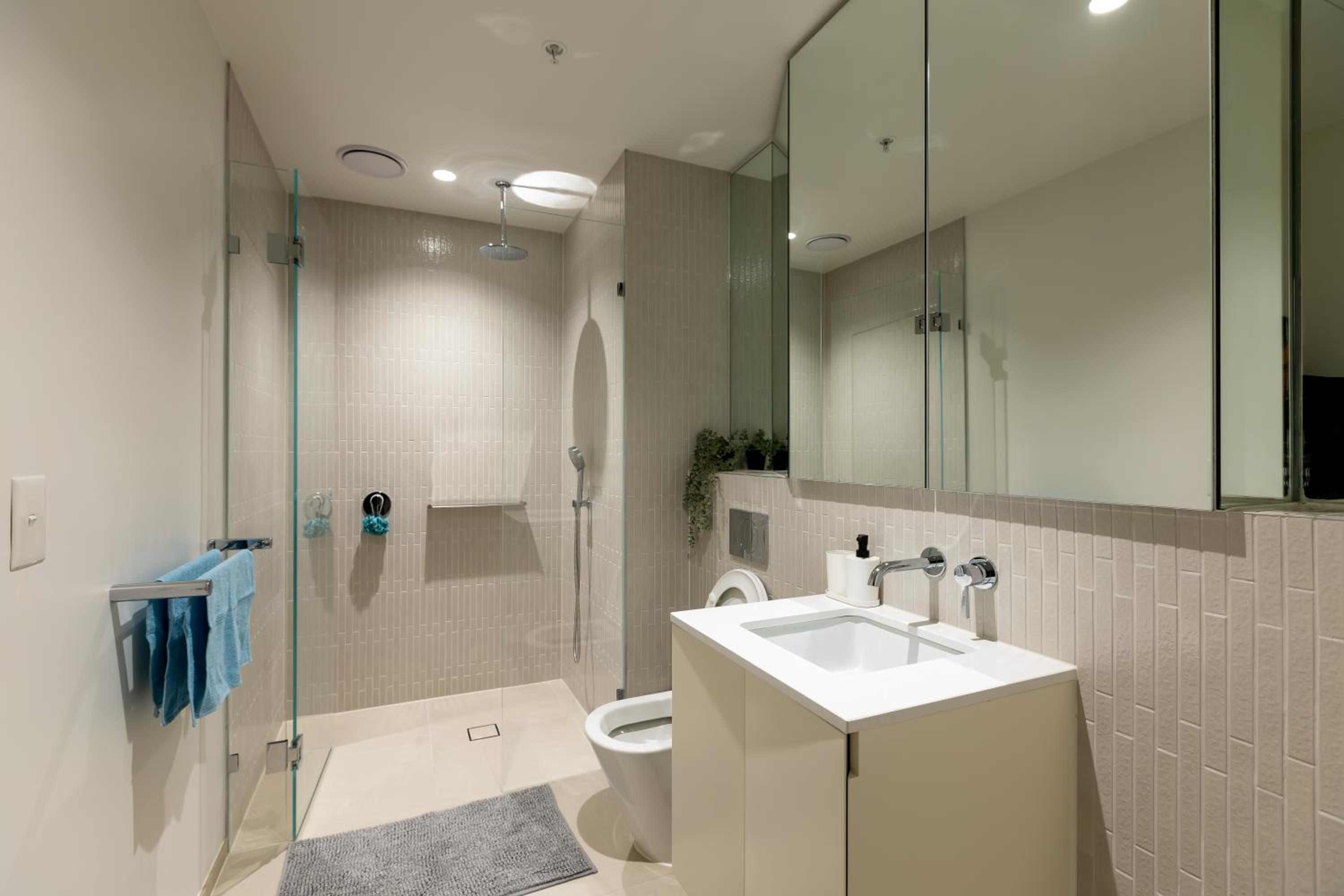 Luxe Lofts- Melbourne Square Apartments
