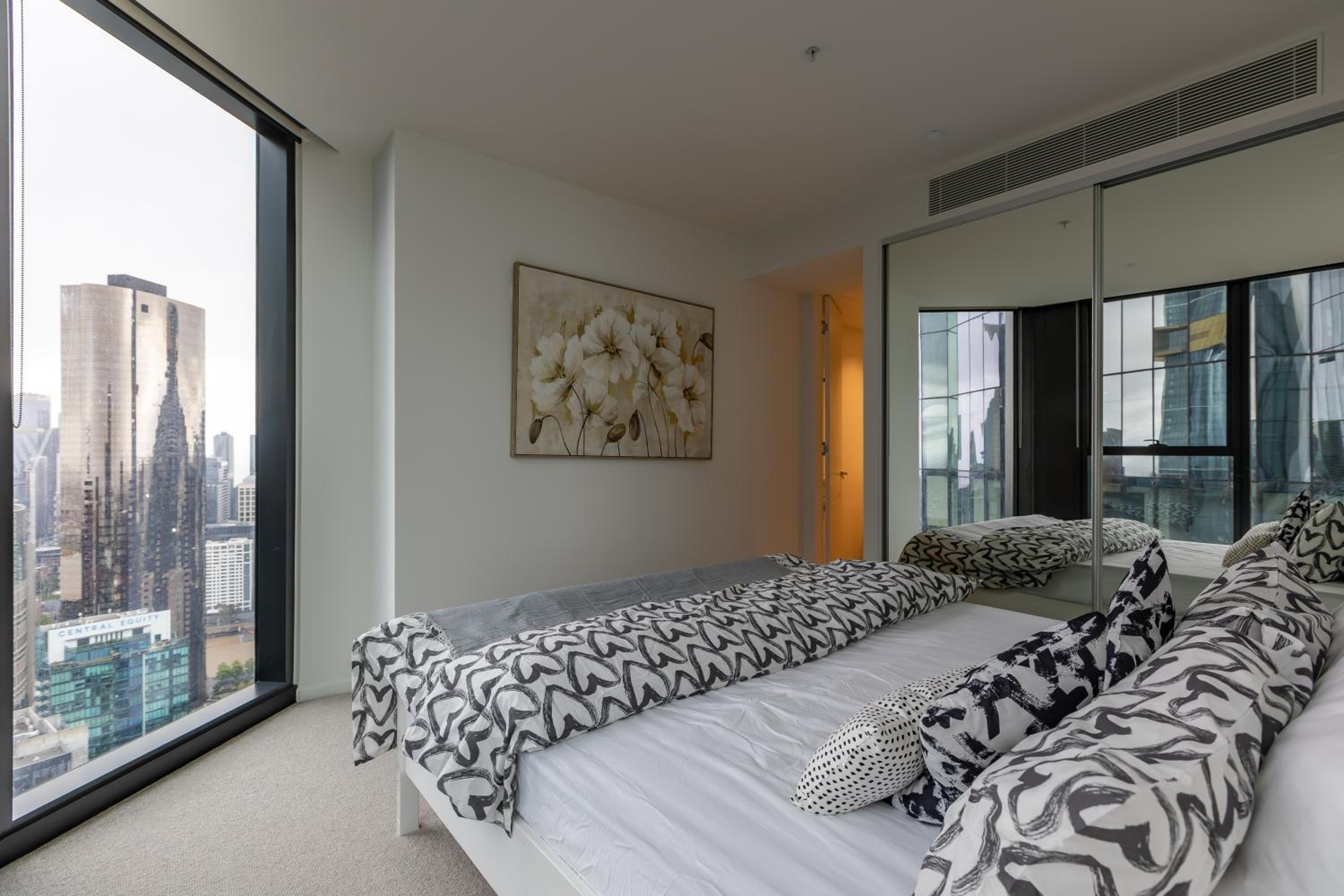 Luxe Lofts- Melbourne Square Apartments