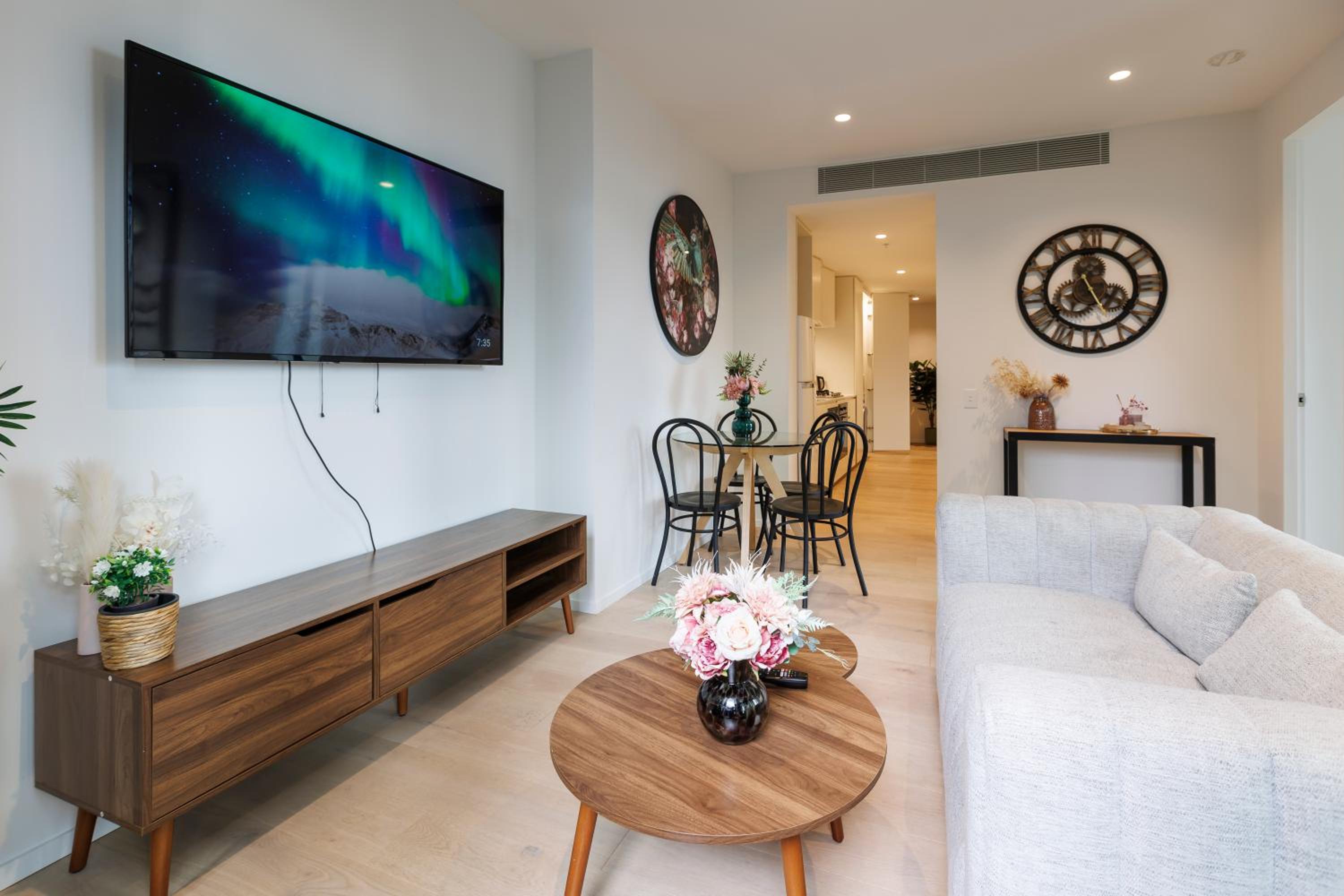 Luxe Lofts- Melbourne Square Apartments