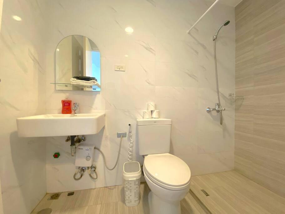 1614 Pool Gym Wi-Fi with Netflix Near Ayala and IT Park view 2
