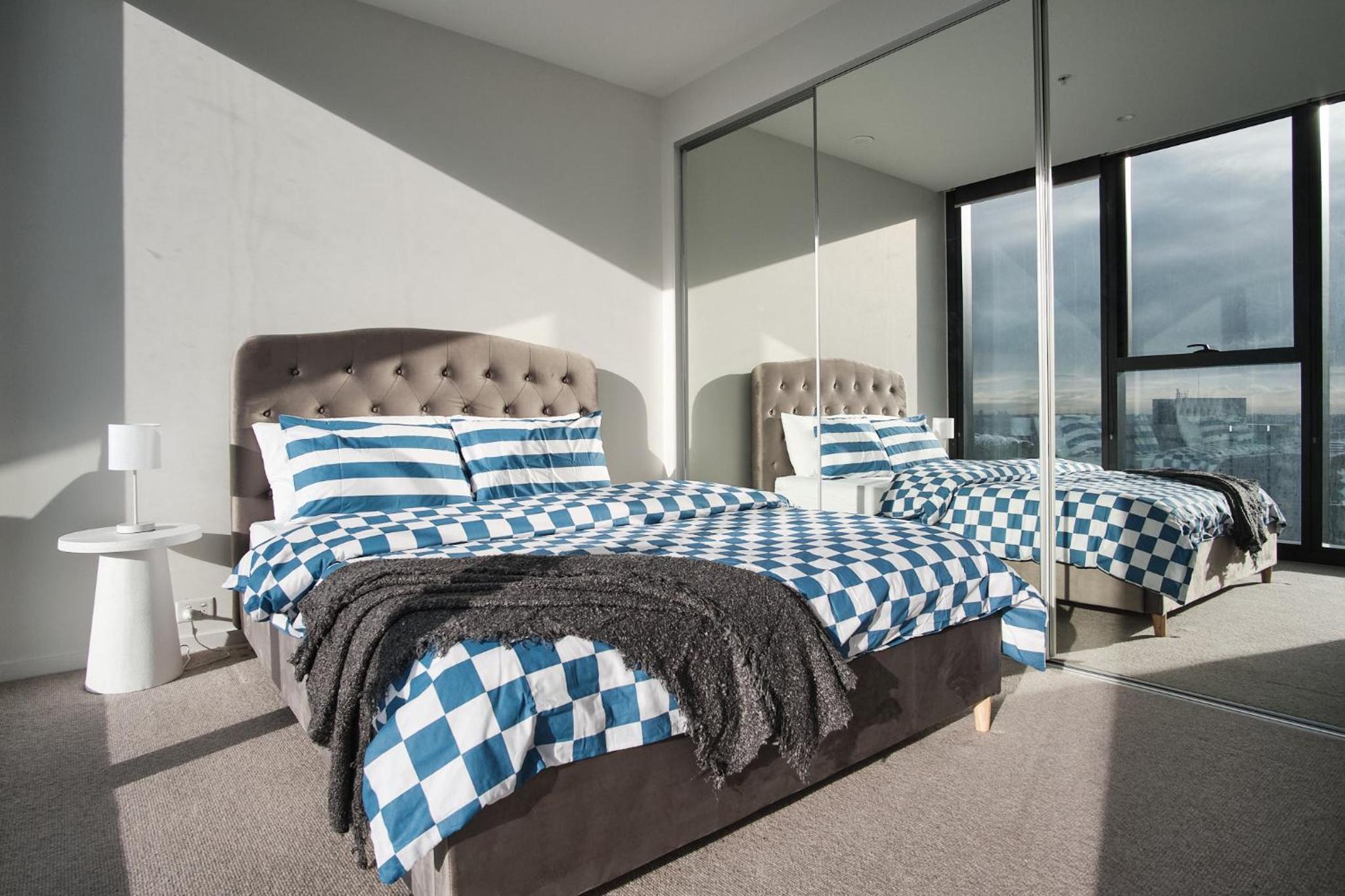 Luxe Lofts- Melbourne Square Apartments
