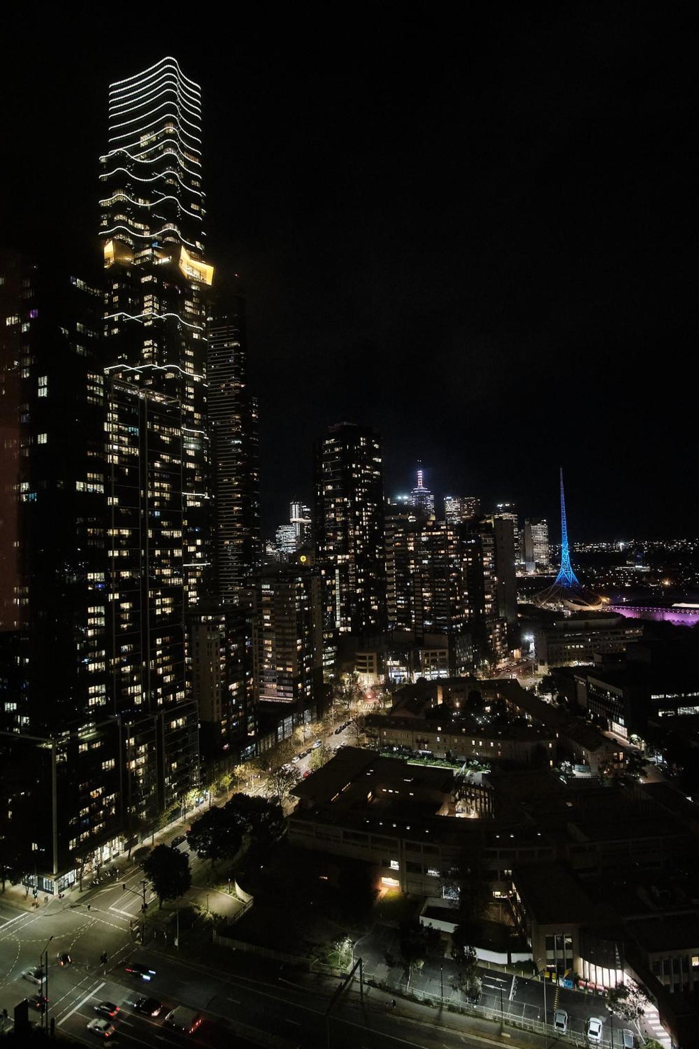 Luxe Lofts- Melbourne Square Apartments