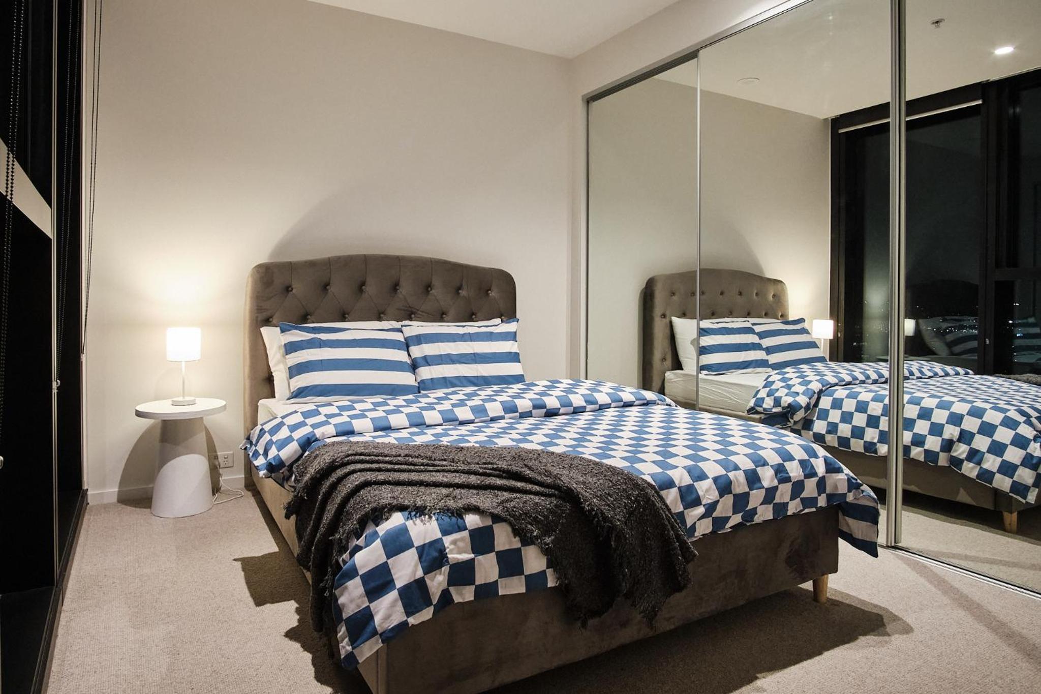 Luxe Lofts- Melbourne Square Apartments