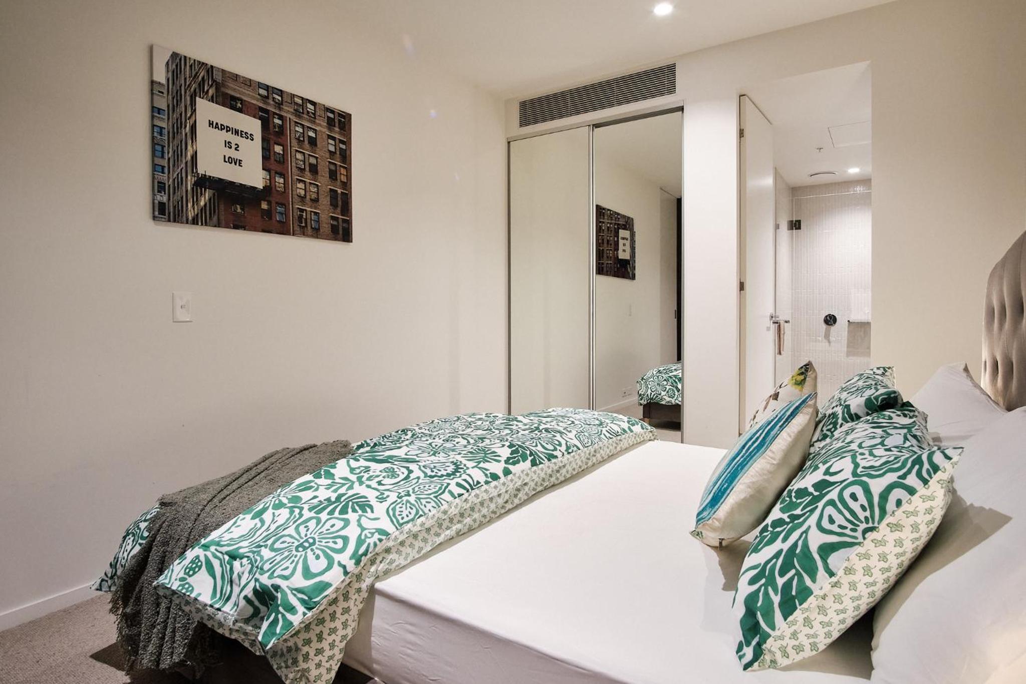 Luxe Lofts- Melbourne Square Apartments