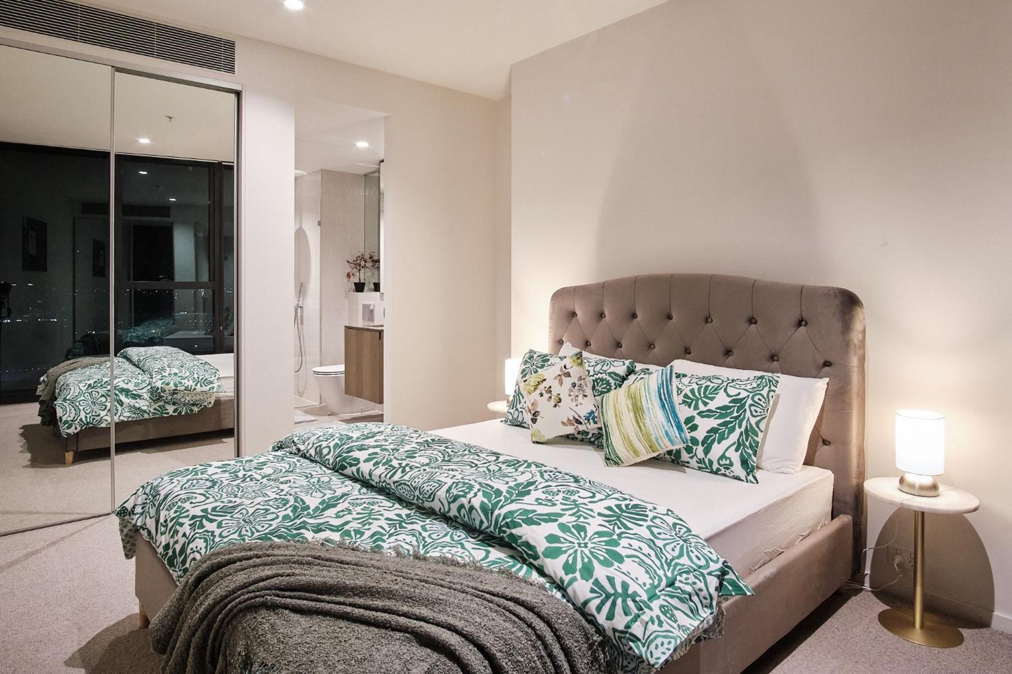 Luxe Lofts- Melbourne Square Apartments