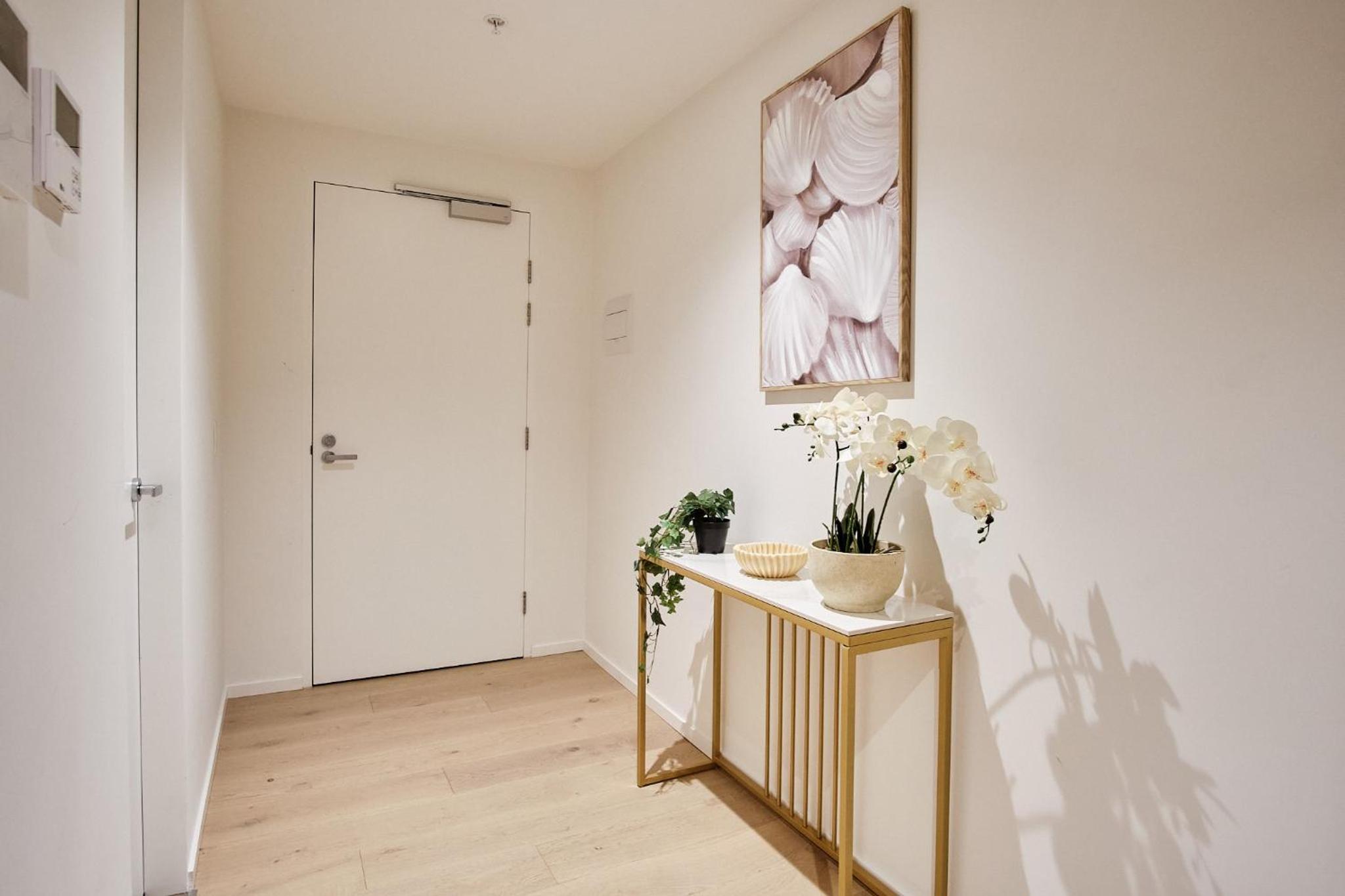 Luxe Lofts- Melbourne Square Apartments