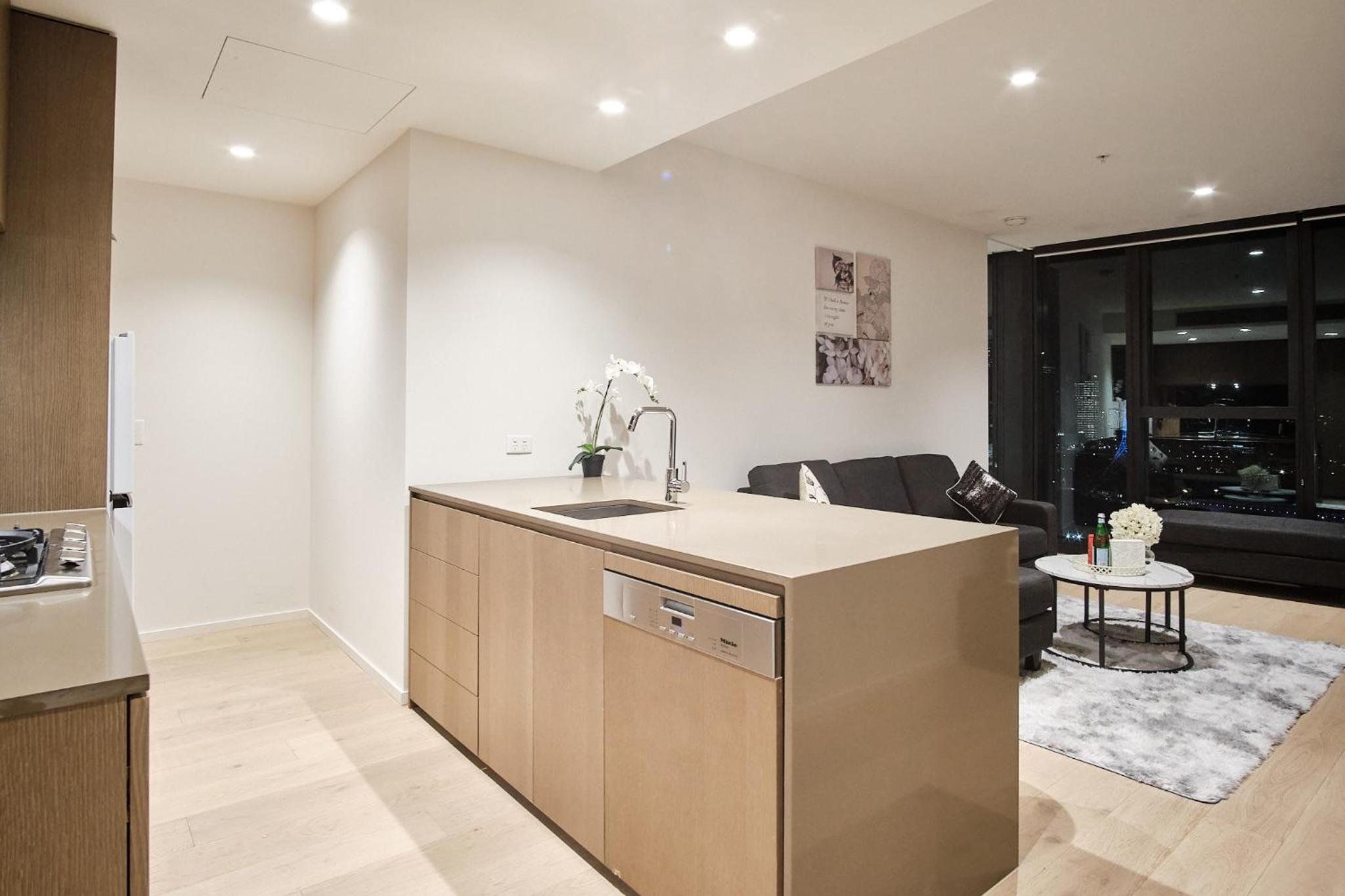 Luxe Lofts- Melbourne Square Apartments