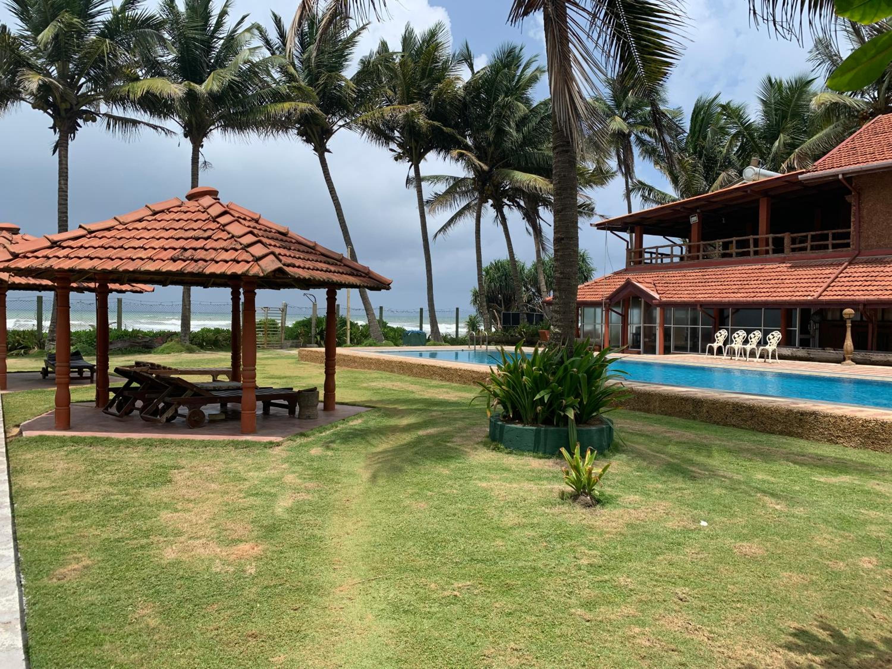 ANJAYU BEACH BUNGALOW