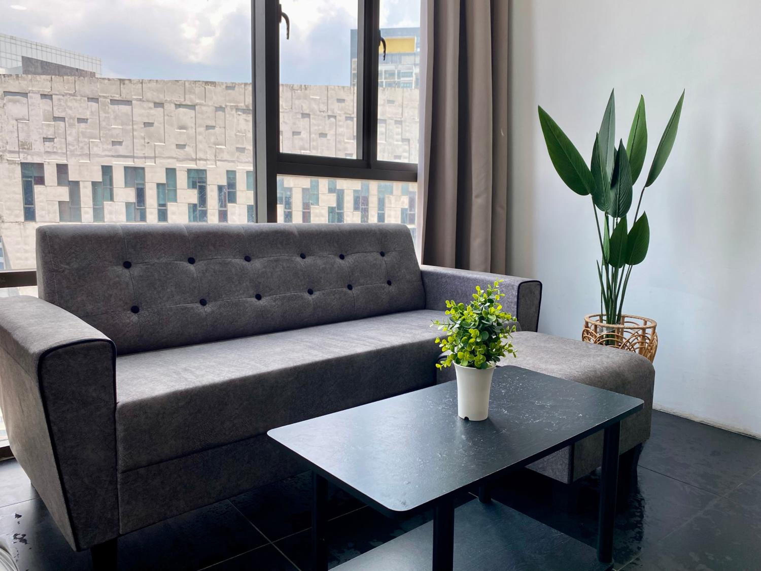 PJ Suites 5pax 1utama MRT FreeCarpark XiaomiTV view 2