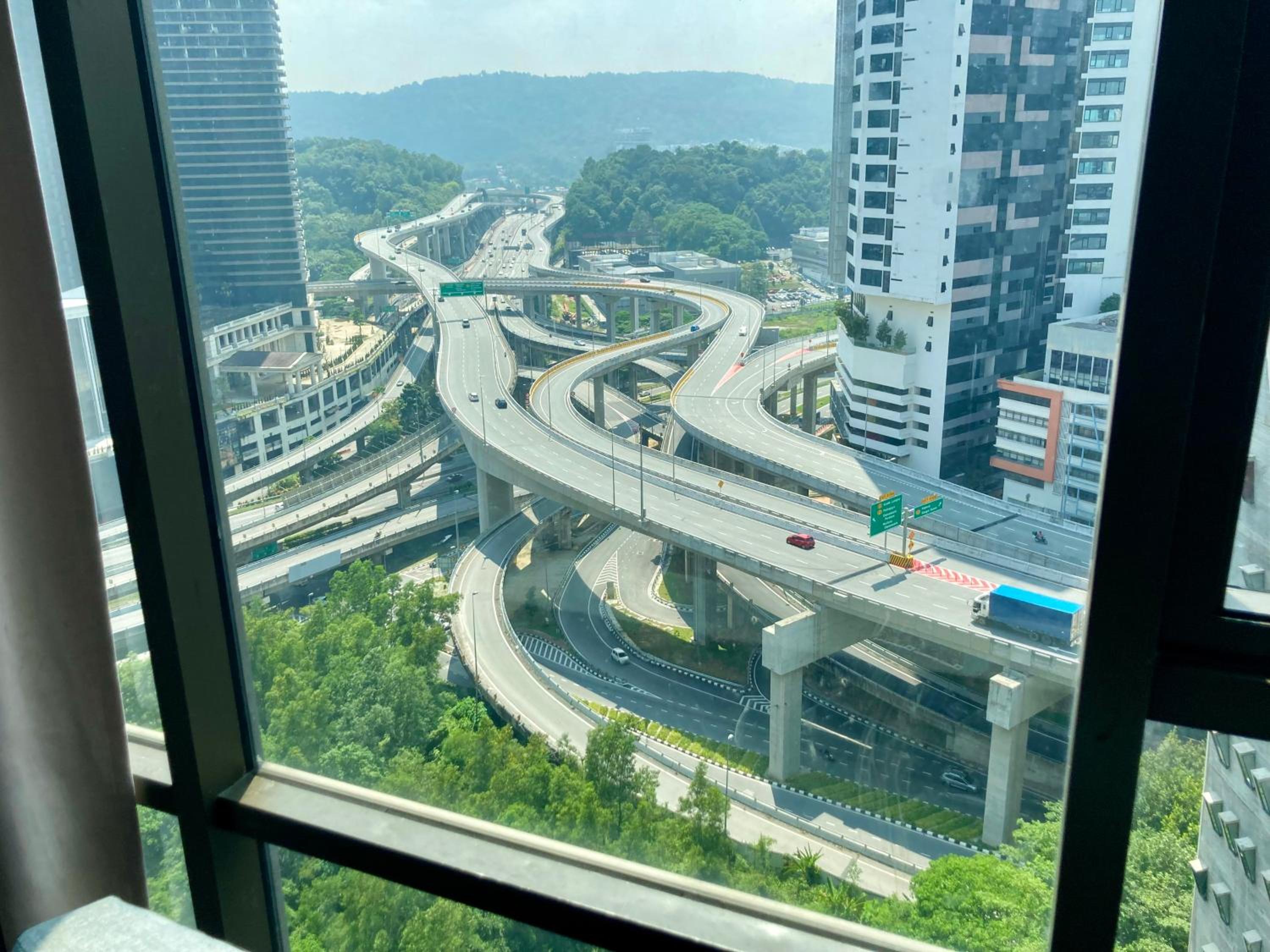 PJ Suites 5pax 1utama MRT FreeCarpark XiaomiTV photo 3