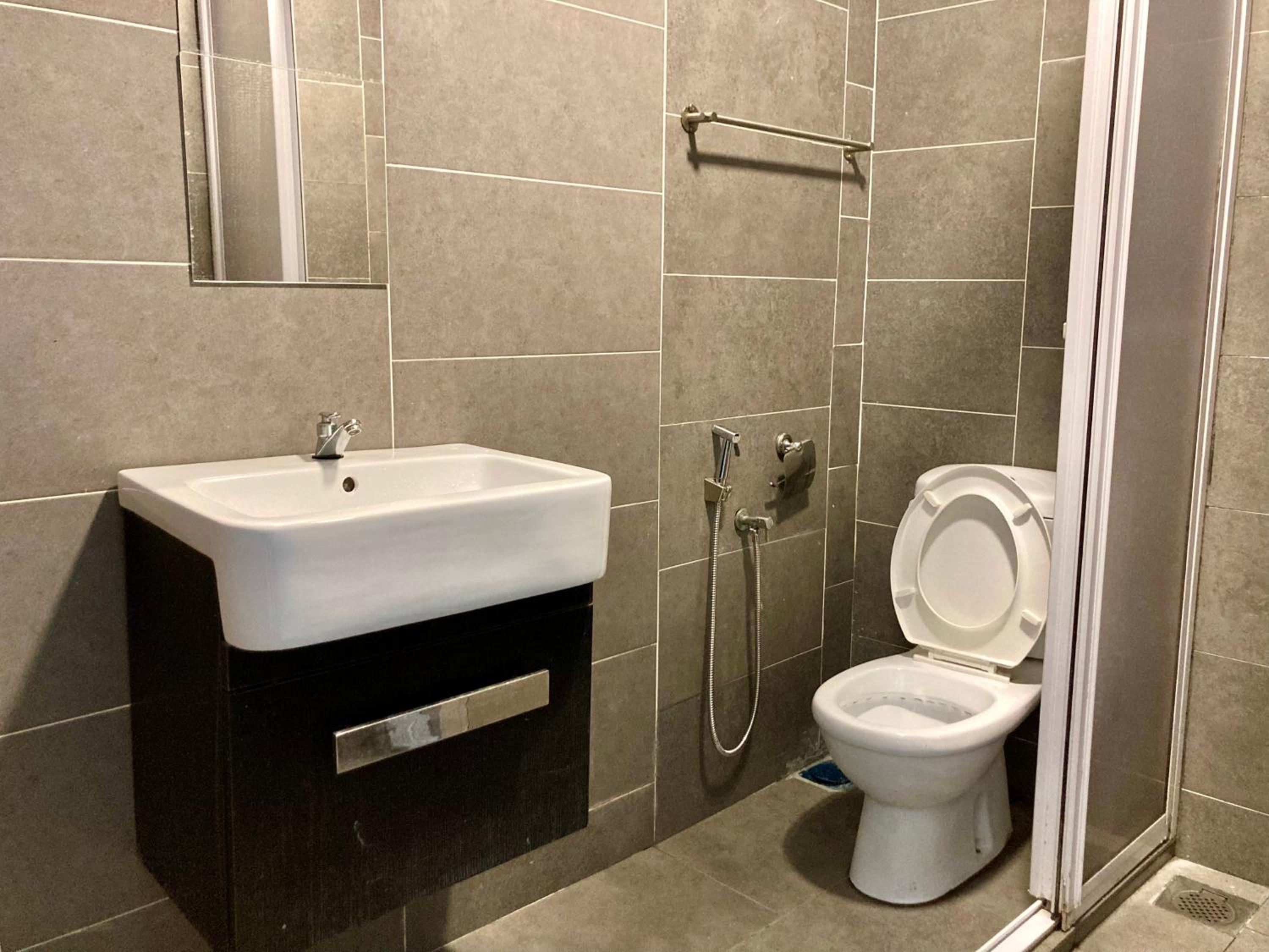 PJ Suites 5pax 1utama MRT FreeCarpark XiaomiTV photo 5