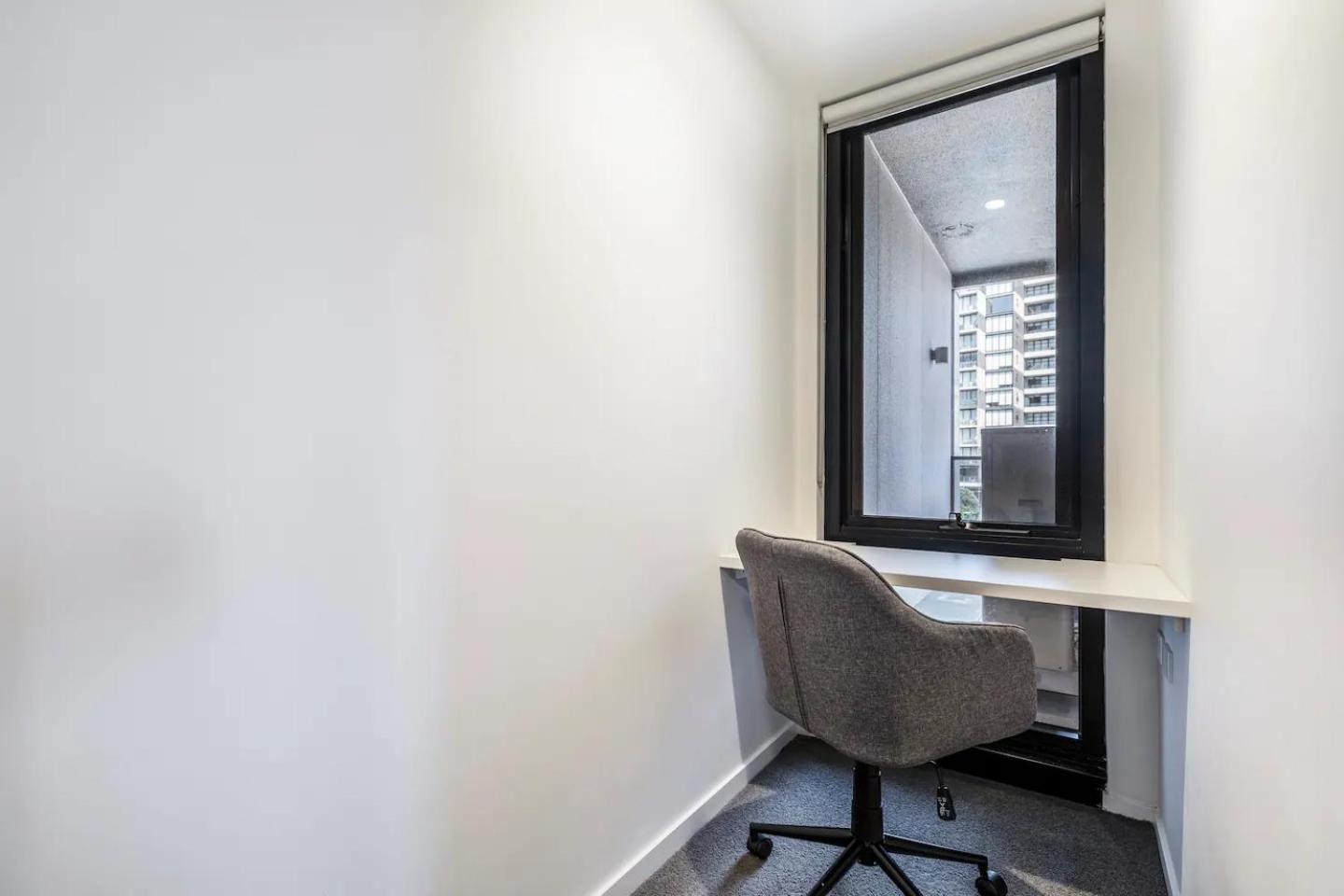 Light & Bright Apt Close to Beach & Fitzroy St