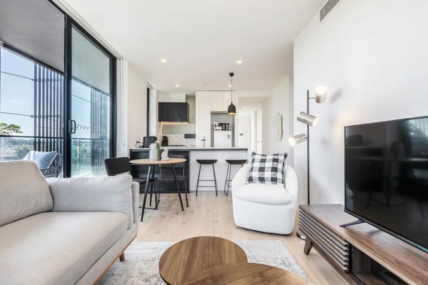Light & Bright Apt Close to Beach & Fitzroy St