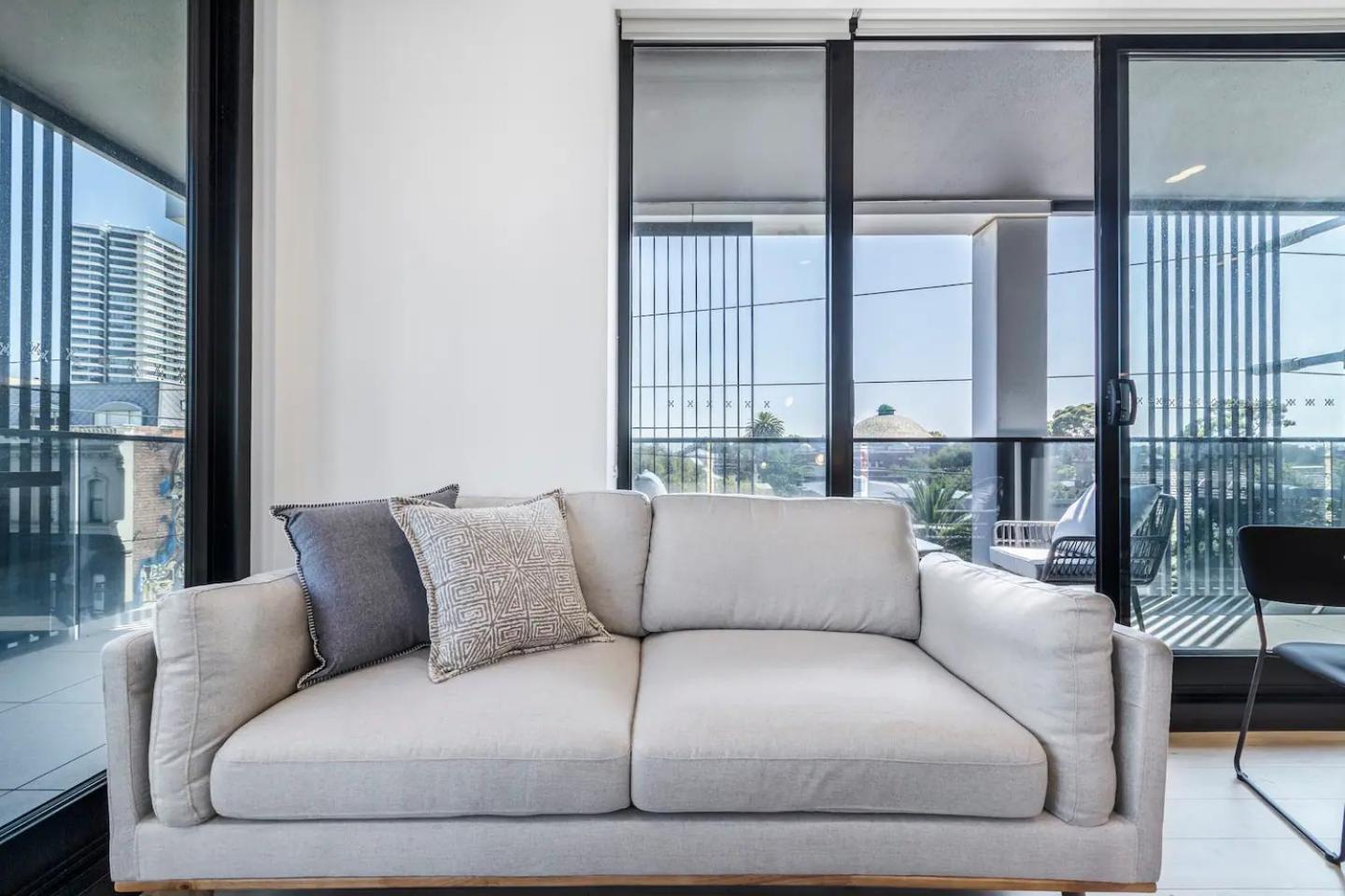Light & Bright Apt Close to Beach & Fitzroy St