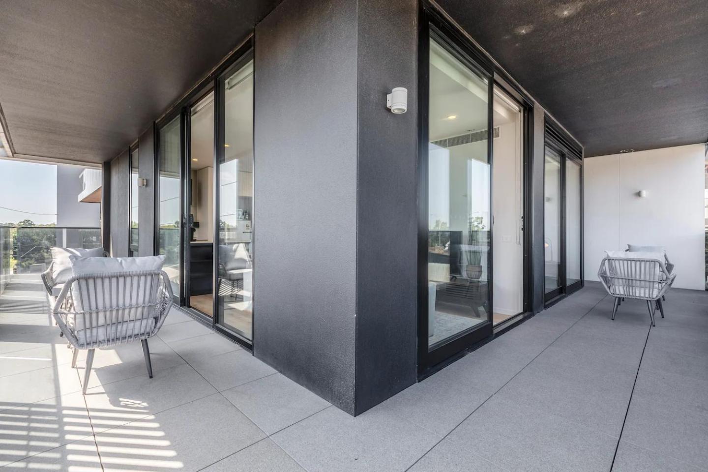 Light & Bright Apt Close to Beach & Fitzroy St