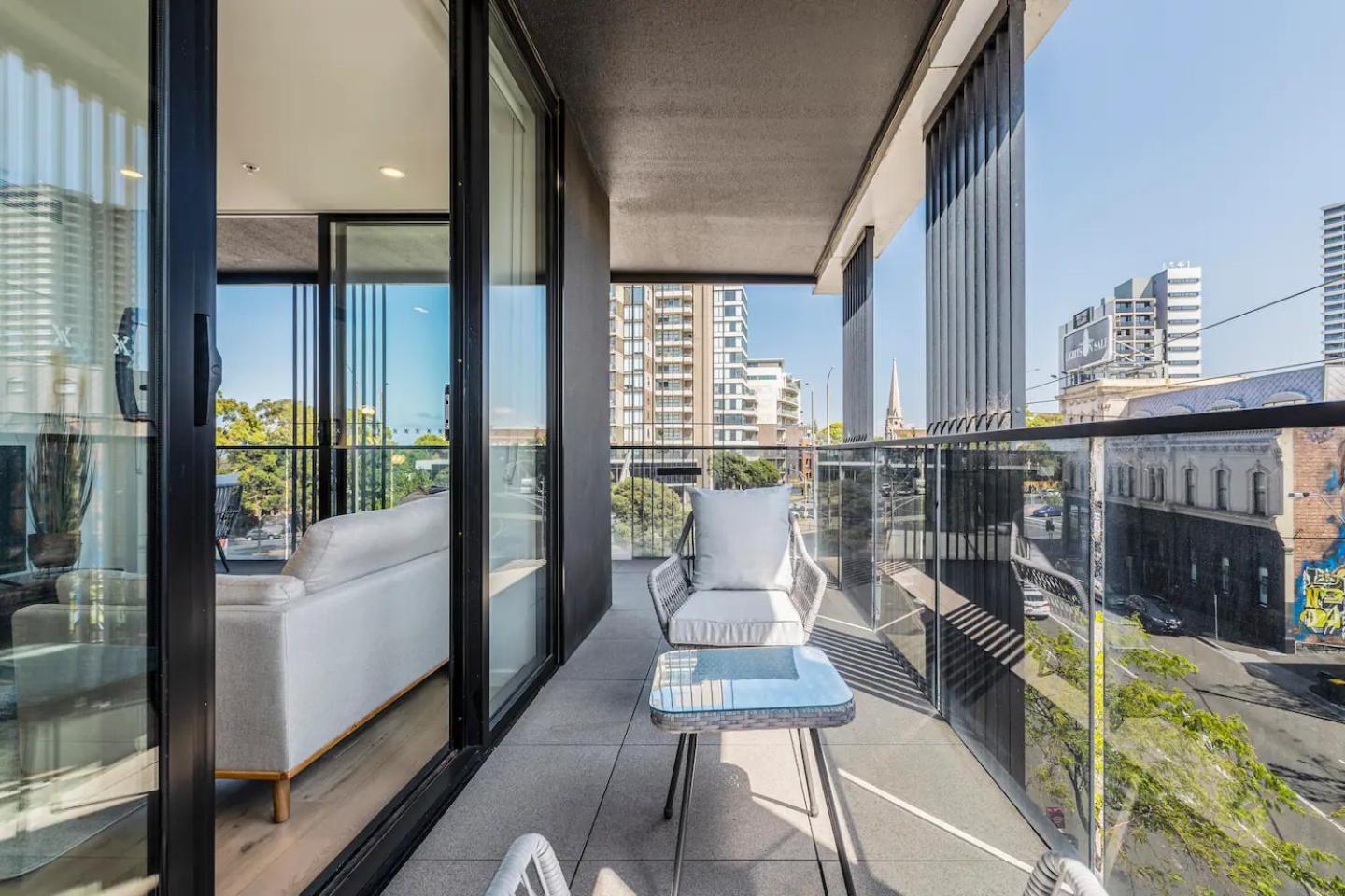 Light & Bright Apt Close to Beach & Fitzroy St
