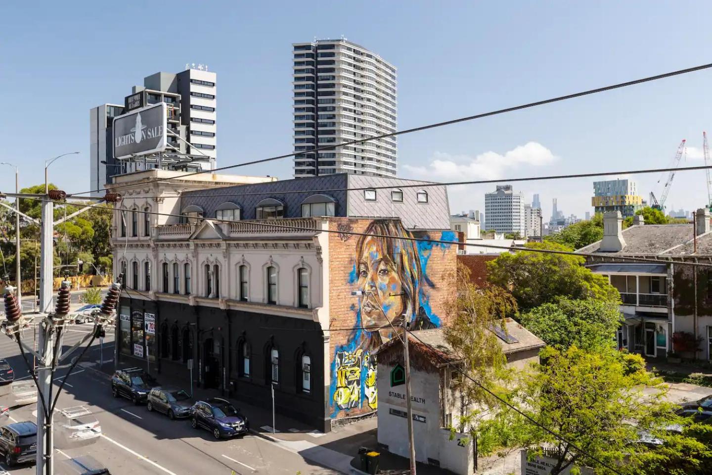 Light & Bright Apt Close to Beach & Fitzroy St