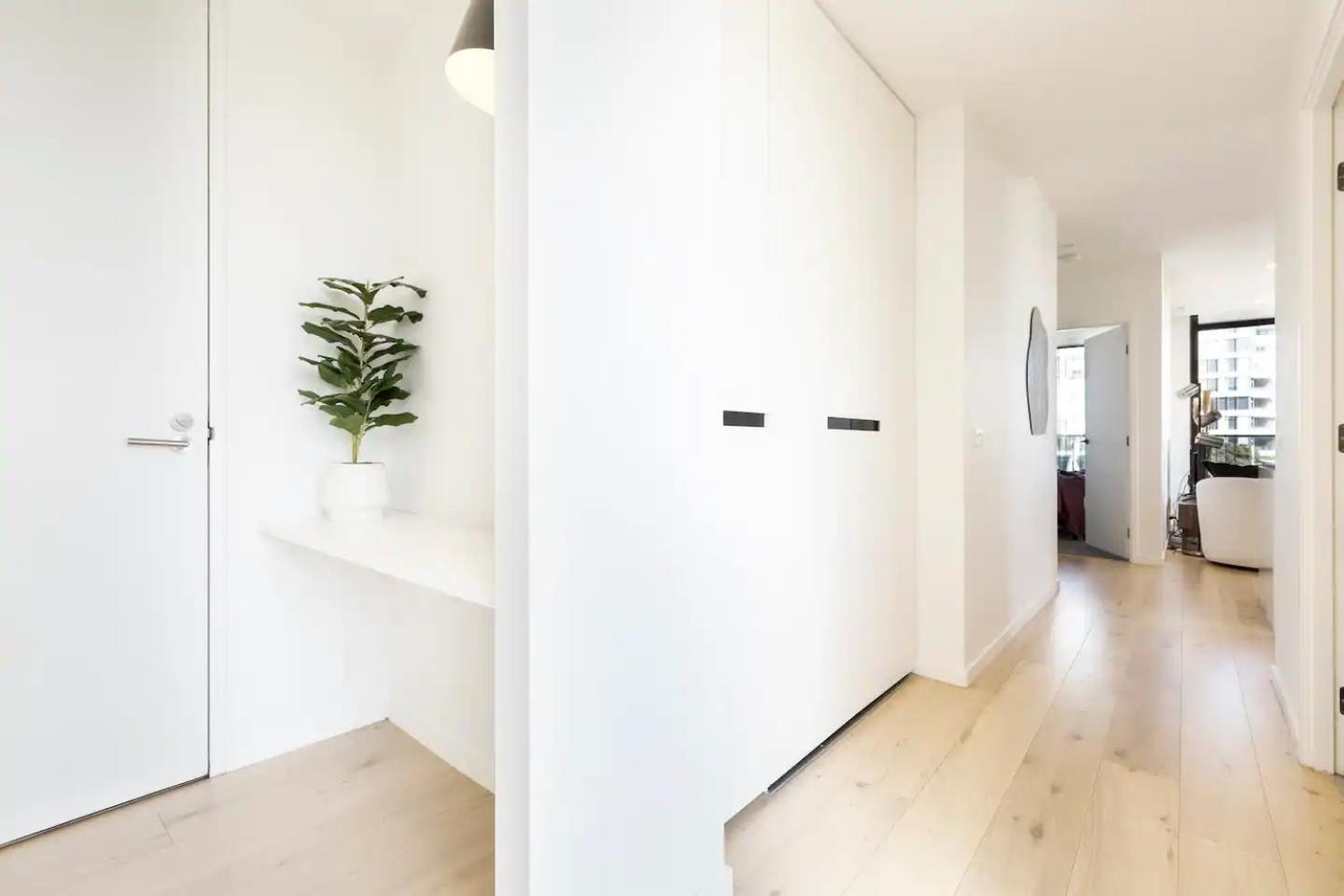 Light & Bright Apt Close to Beach & Fitzroy St