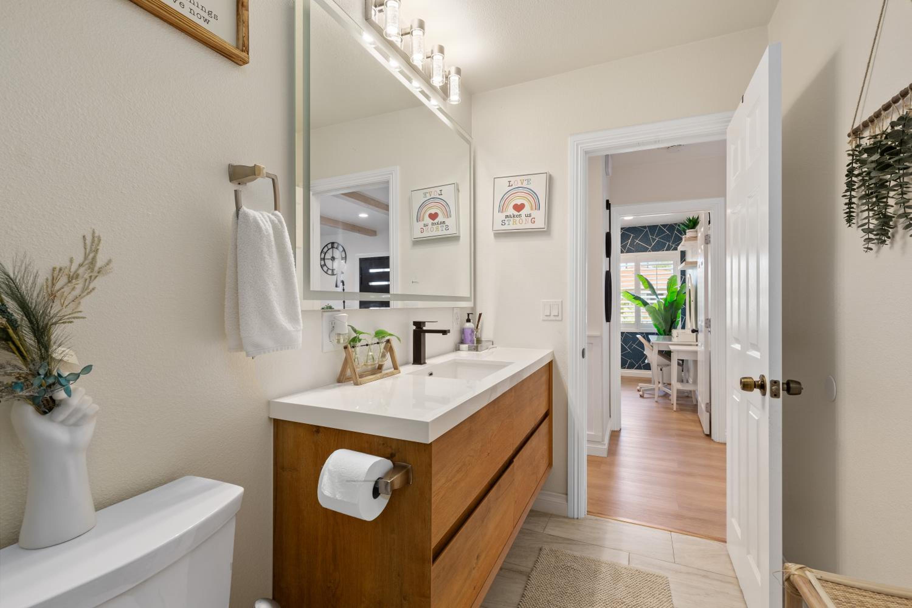 Gorgeous Villa Minutes Disneyland and Socal Gems view 4