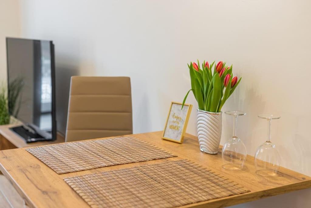 Flat with Bathtub & Balcony, only 12min Centrum, 200Mb WIFI