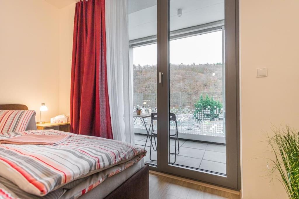 Flat with Bathtub & Balcony, only 12min Centrum, 200Mb WIFI