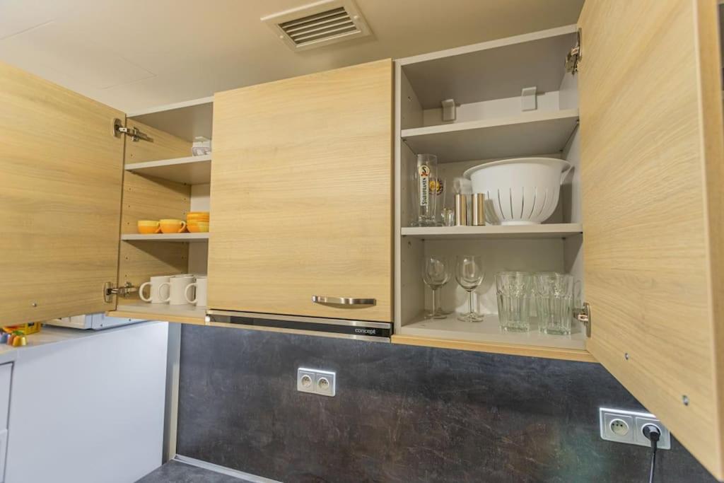 Flat with Bathtub & Balcony, only 12min Centrum, 200Mb WIFI